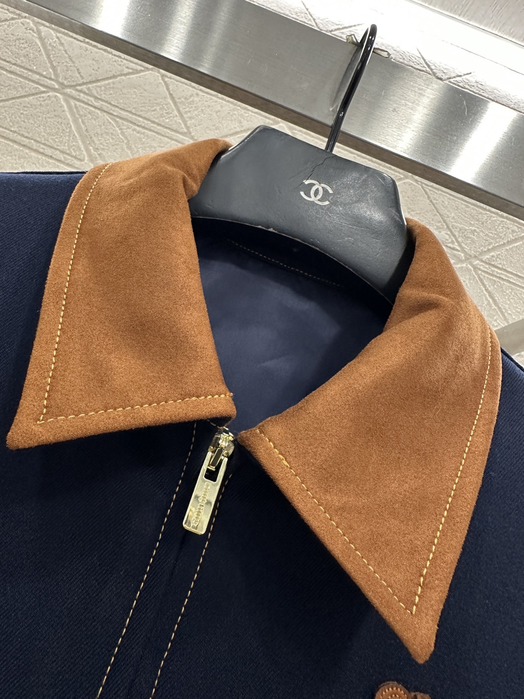 ♥Miumi*♥2025新品上架 麂皮翻领拉链夹克外套定制YB进口斜纹棉➕麂皮材质，质感细腻，挺括有型，