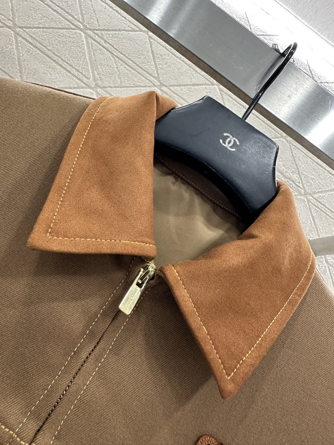 ♥Miumi*♥2025新品上架 麂皮翻领拉链夹克外套定制YB进口斜纹棉➕麂皮材质，质感细腻，挺括有型，