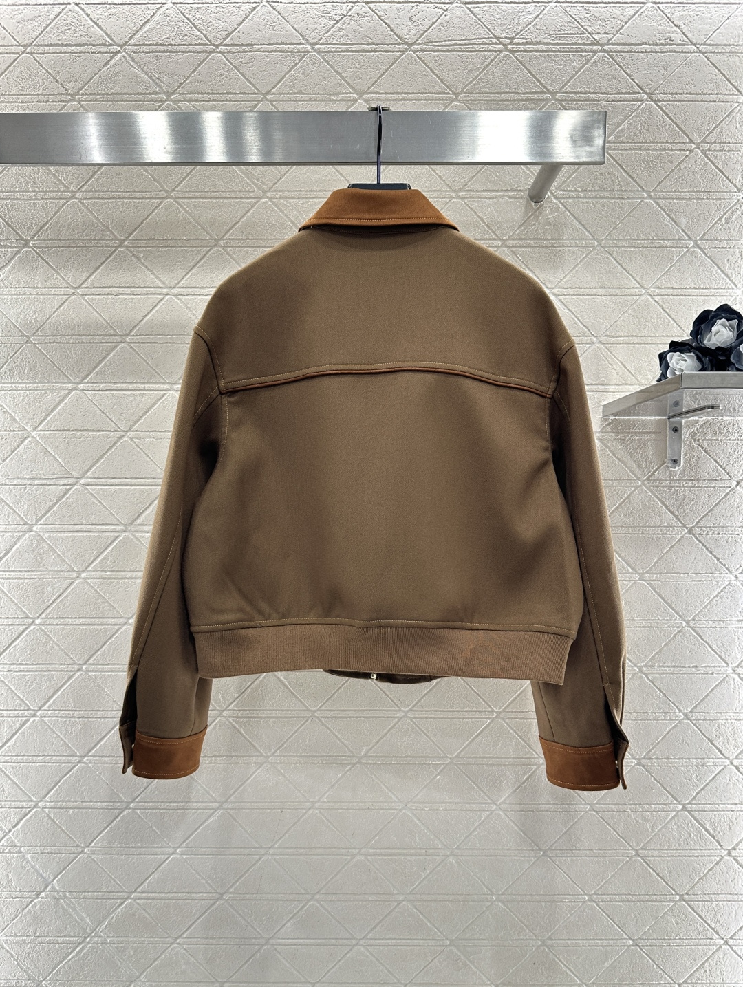 ♥Miumi*♥2025新品上架 麂皮翻领拉链夹克外套定制YB进口斜纹棉➕麂皮材质，质感细腻，挺括有型，