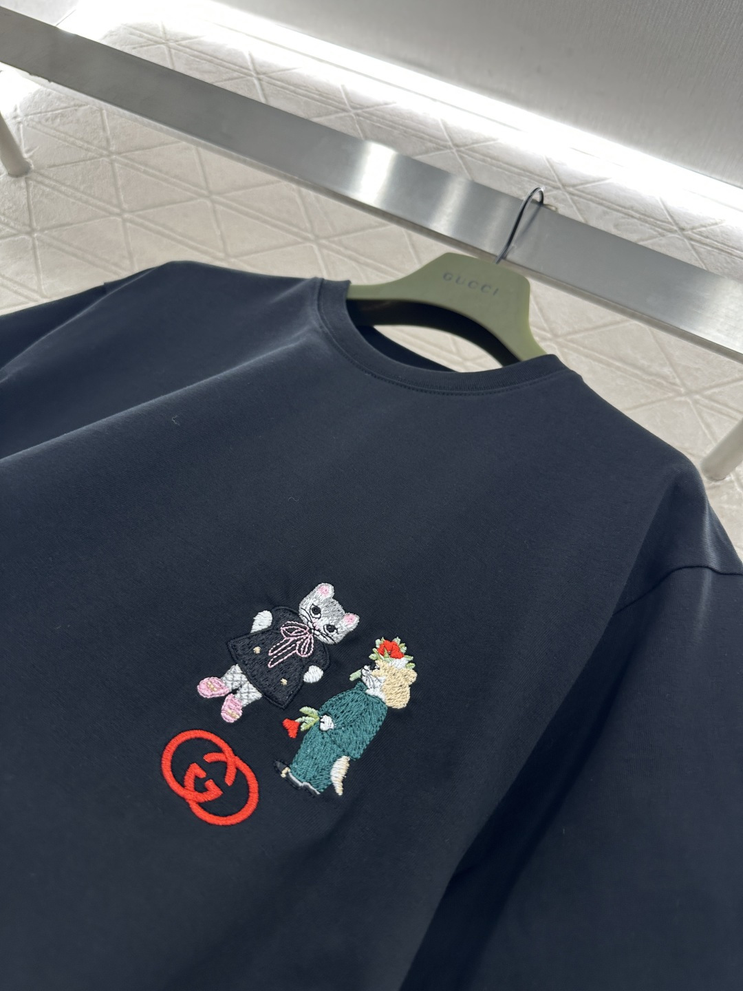 ♥Gucc*♥2025新品上架 圆领刺绣卡通徽标𝑇𝑒𝑒定制YB原生全棉材质，质感细腻，舒适透气，宽松短袖