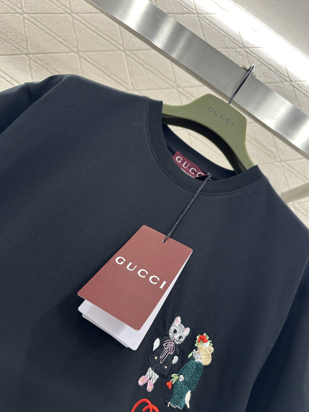 ♥Gucc*♥2025新品上架 圆领刺绣卡通徽标𝑇𝑒𝑒定制YB原生全棉材质，质感细腻，舒适透气，宽松短袖