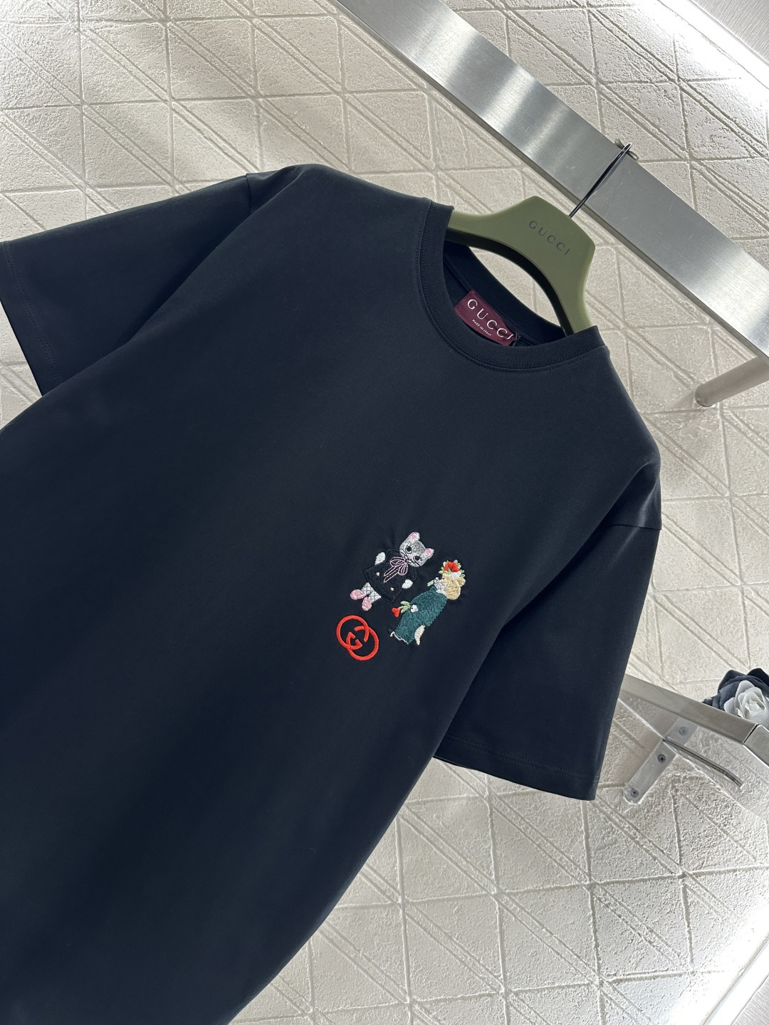♥Gucc*♥2025新品上架 圆领刺绣卡通徽标𝑇𝑒𝑒定制YB原生全棉材质，质感细腻，舒适透气，宽松短袖