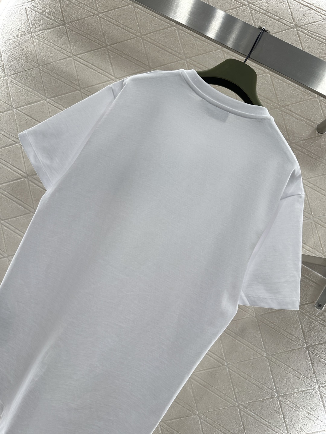 ♥Gucc*♥2025新品上架 圆领刺绣卡通徽标𝑇𝑒𝑒定制YB原生全棉材质，质感细腻，舒适透气，宽松短袖