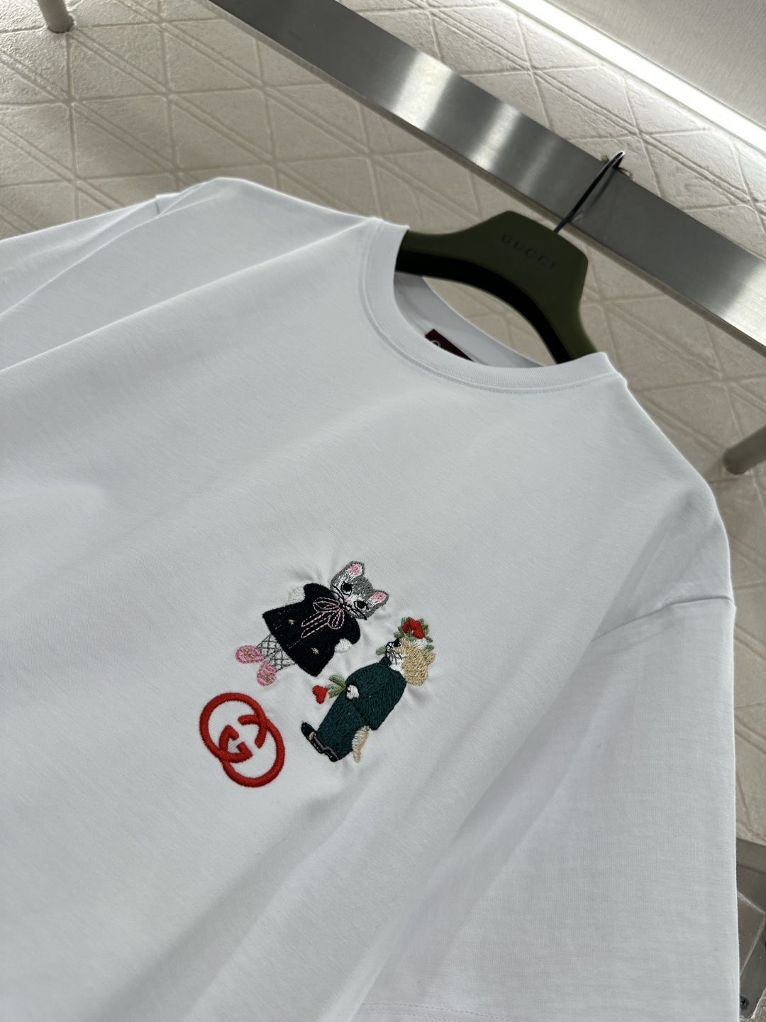 ♥Gucc*♥2025新品上架 圆领刺绣卡通徽标𝑇𝑒𝑒定制YB原生全棉材质，质感细腻，舒适透气，宽松短袖