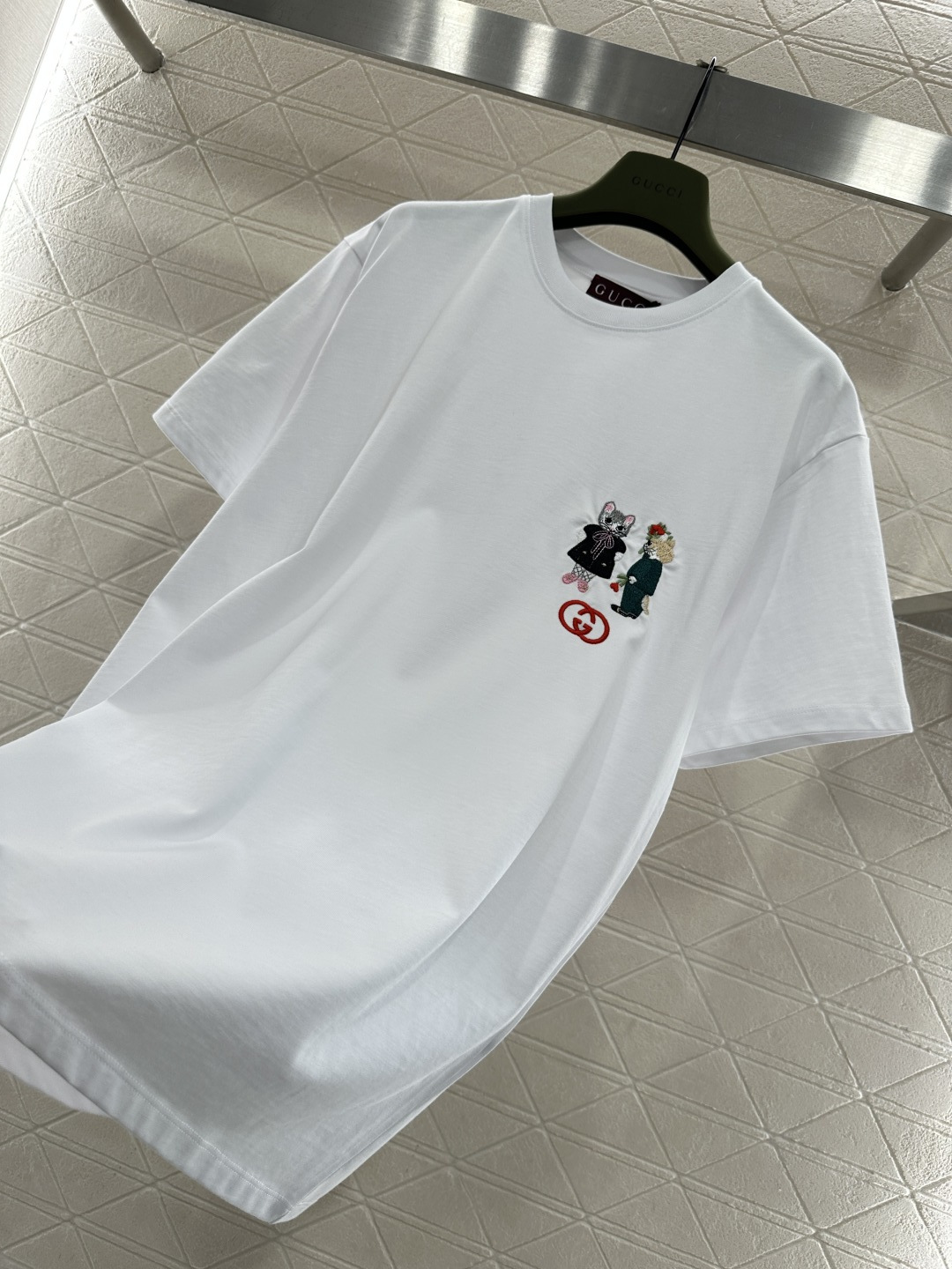 ♥Gucc*♥2025新品上架 圆领刺绣卡通徽标𝑇𝑒𝑒定制YB原生全棉材质，质感细腻，舒适透气，宽松短袖