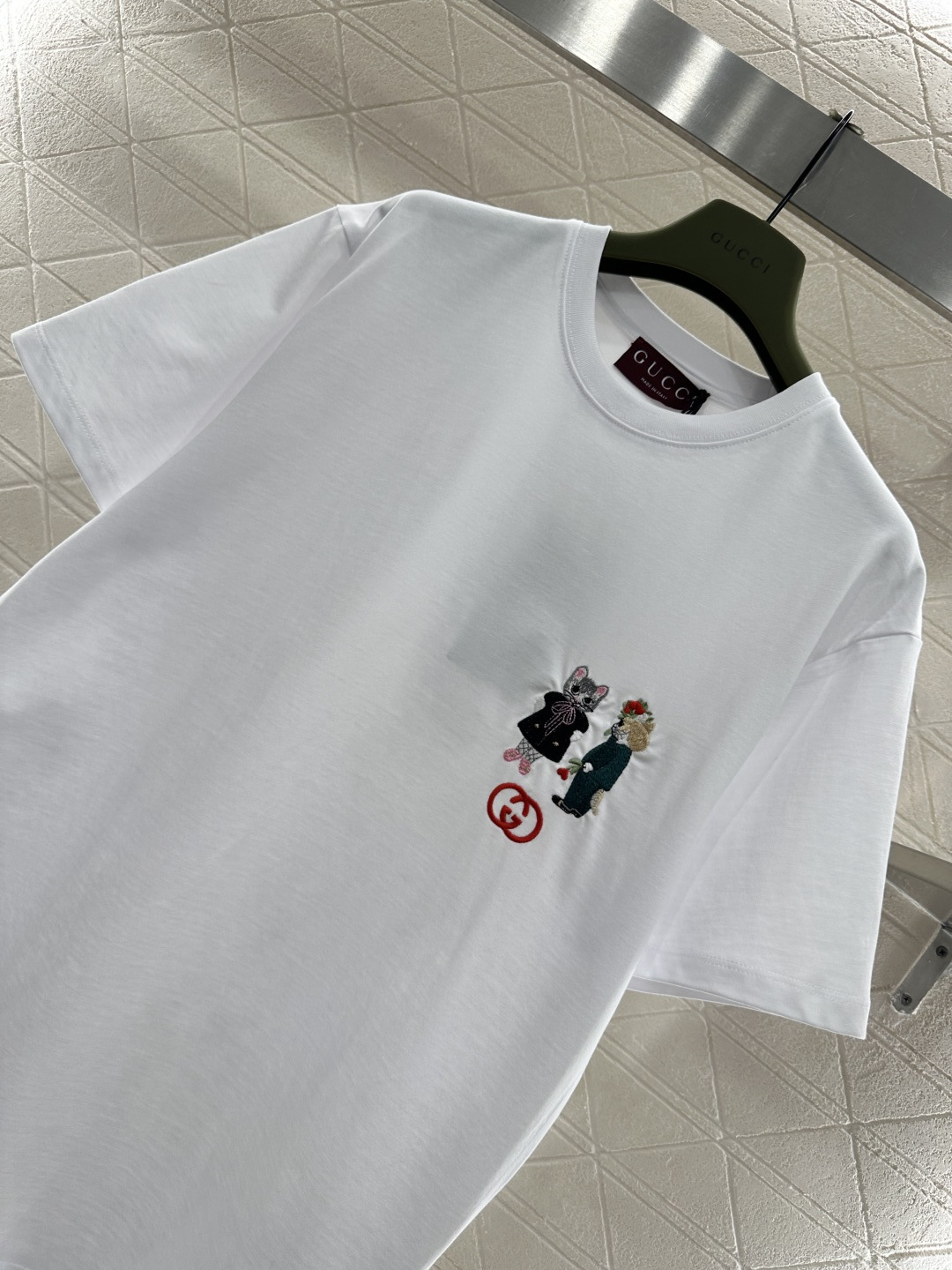 ♥Gucc*♥2025新品上架 圆领刺绣卡通徽标𝑇𝑒𝑒定制YB原生全棉材质，质感细腻，舒适透气，宽松短袖