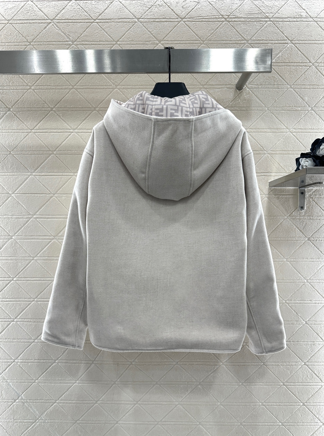 ♥Fend*♥2025新品上架 连帽两面穿毛呢外套定制YB进口羊毛呢材质，质感亲肤，舒适保暖，可拆卸连帽