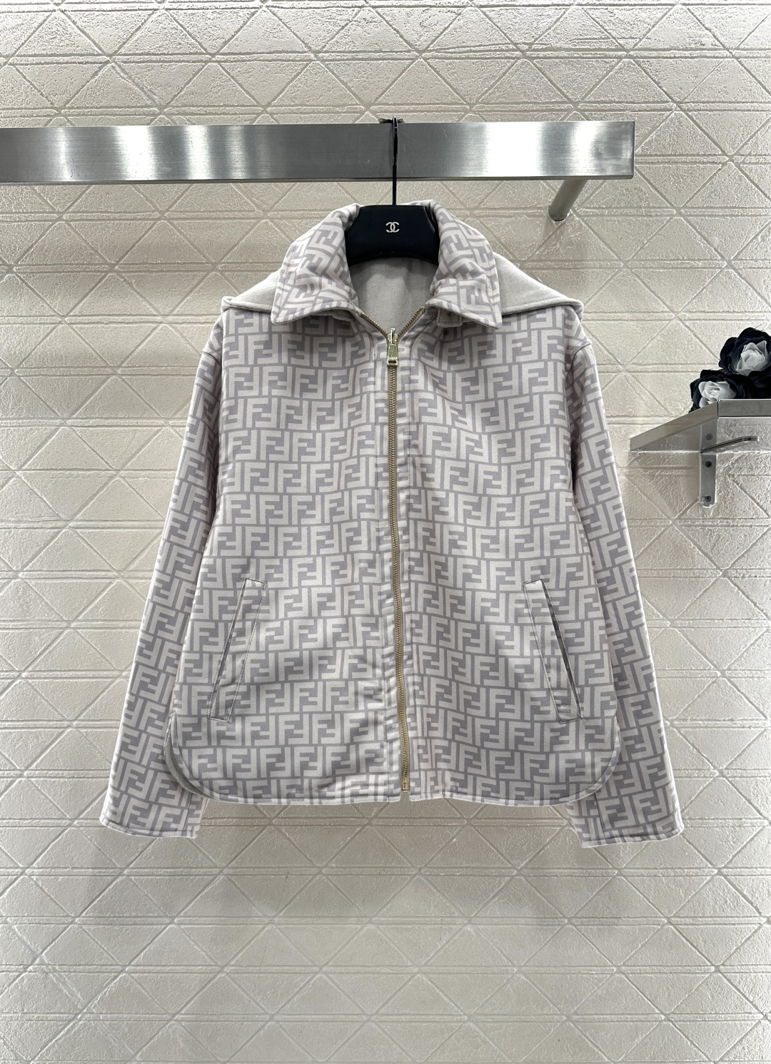 ♥Fend*♥2025新品上架 连帽两面穿毛呢外套定制YB进口羊毛呢材质，质感亲肤，舒适保暖，可拆卸连帽