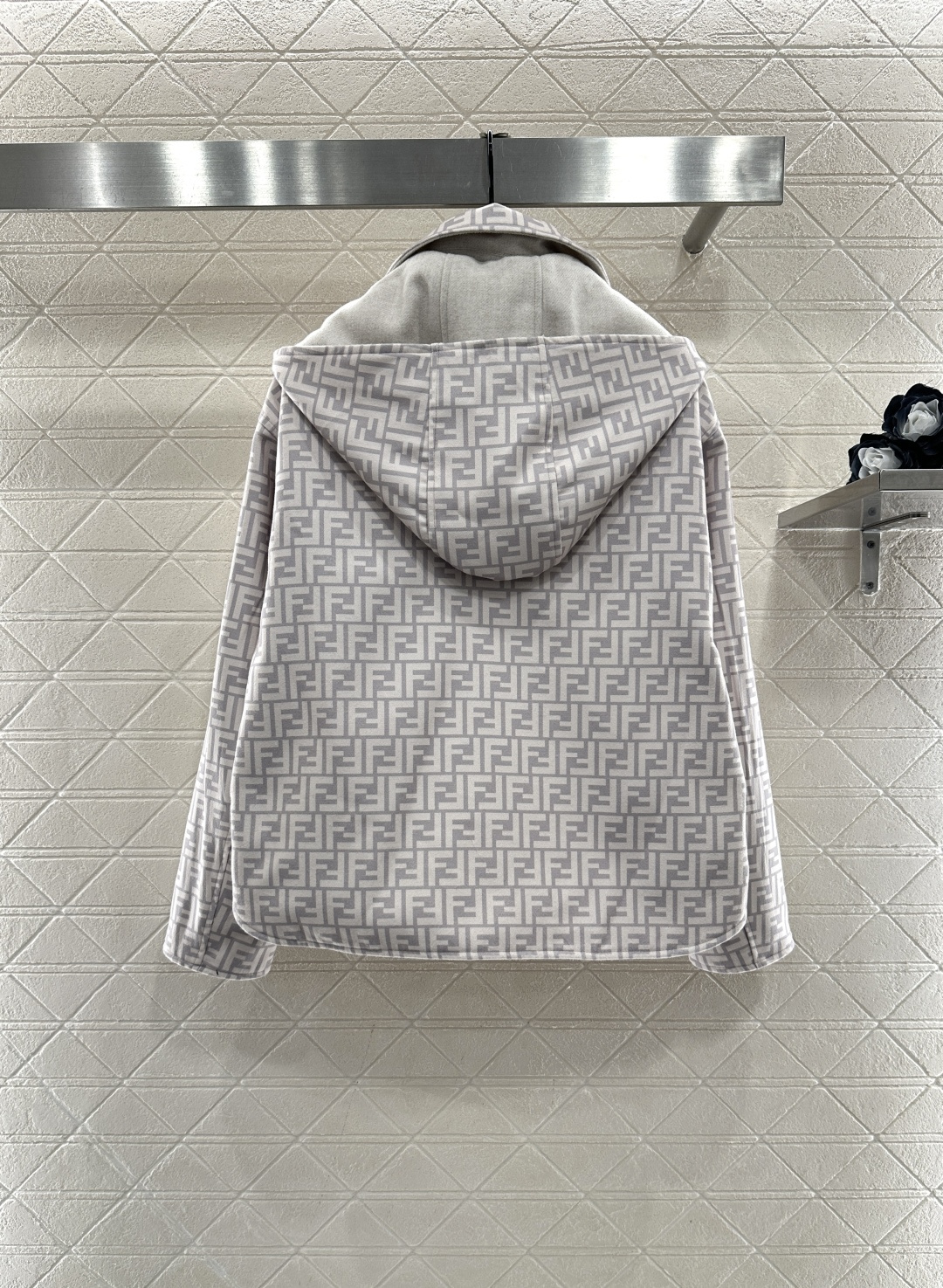 ♥Fend*♥2025新品上架 连帽两面穿毛呢外套定制YB进口羊毛呢材质，质感亲肤，舒适保暖，可拆卸连帽