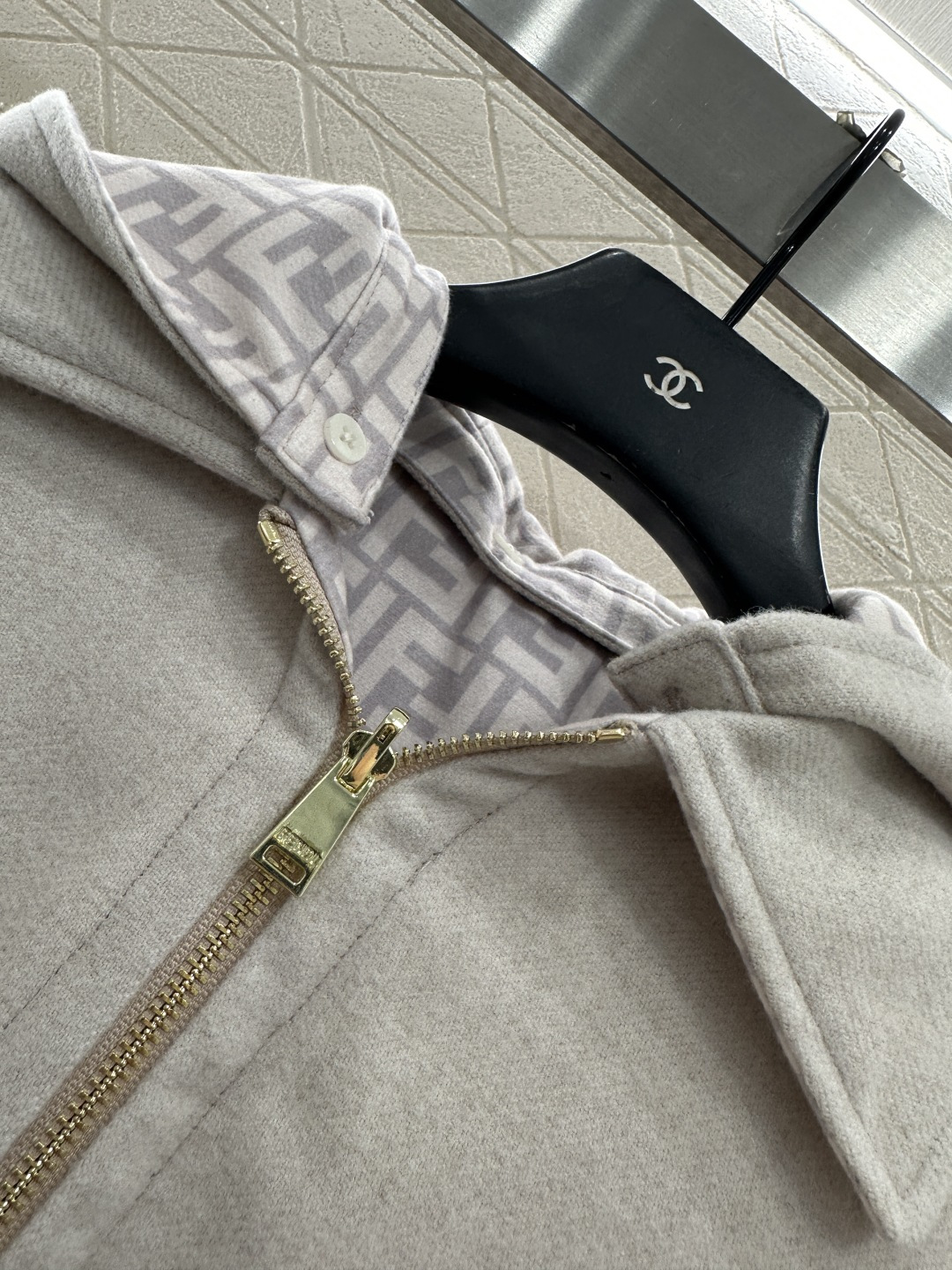 ♥Fend*♥2025新品上架 连帽两面穿毛呢外套定制YB进口羊毛呢材质，质感亲肤，舒适保暖，可拆卸连帽