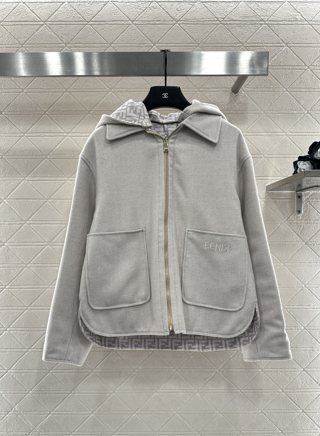 ♥Fend*♥2025新品上架 连帽两面穿毛呢外套定制YB进口羊毛呢材质，质感亲肤，舒适保暖，可拆卸连帽