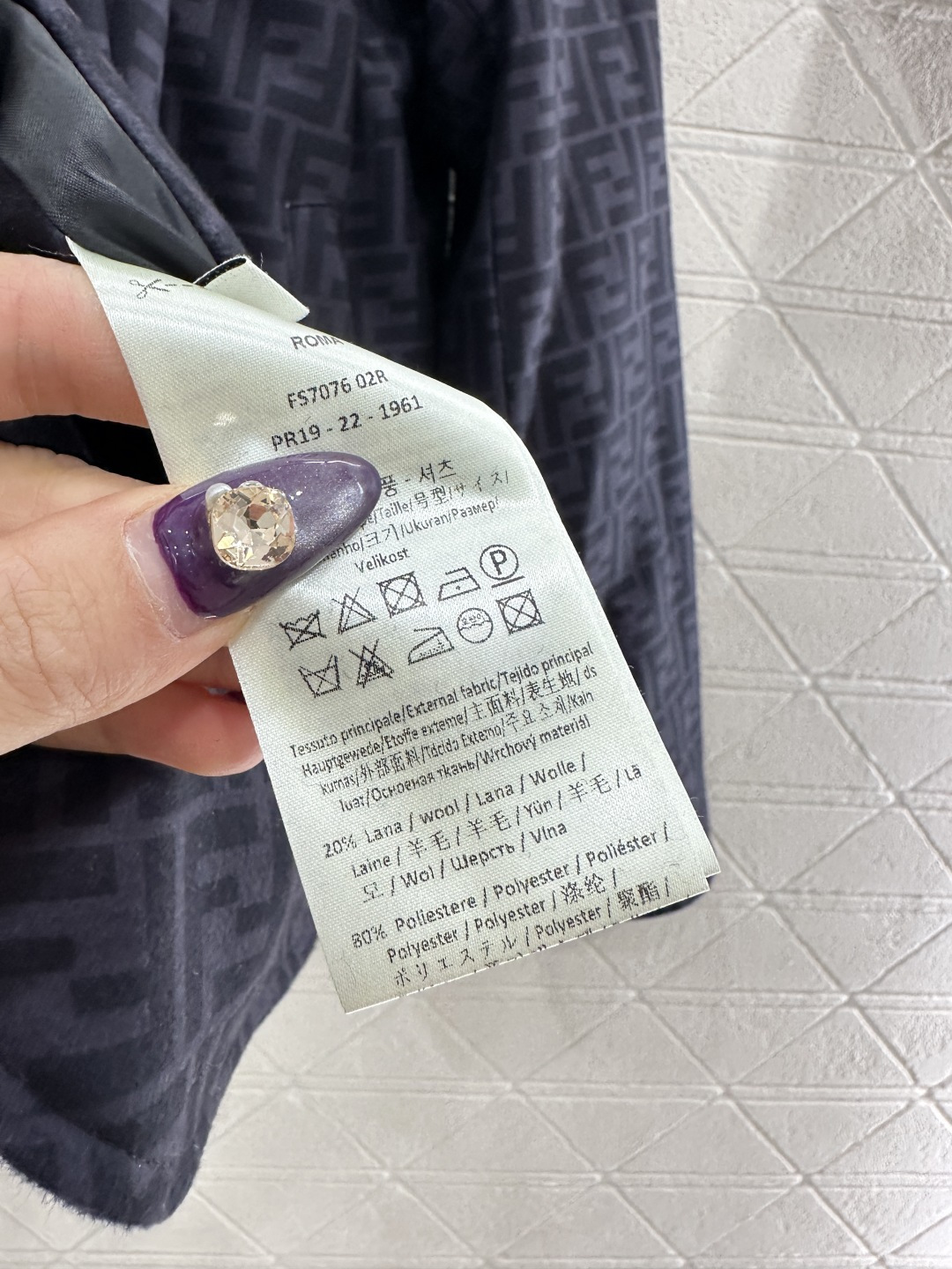 ♥Fend*♥2025新品上架 连帽两面穿毛呢外套定制YB进口羊毛呢材质，质感亲肤，舒适保暖，可拆卸连帽