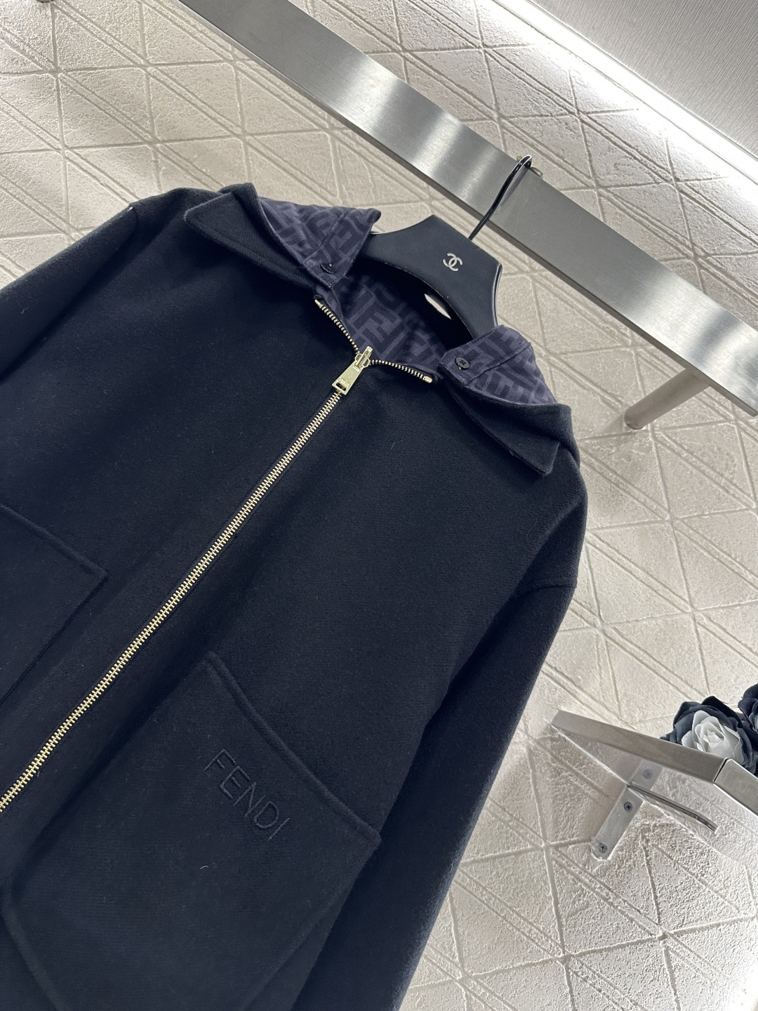 ♥Fend*♥2025新品上架 连帽两面穿毛呢外套定制YB进口羊毛呢材质，质感亲肤，舒适保暖，可拆卸连帽