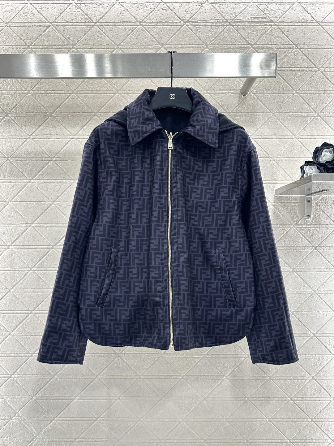 ♥Fend*♥2025新品上架 连帽两面穿毛呢外套定制YB进口羊毛呢材质，质感亲肤，舒适保暖，可拆卸连帽