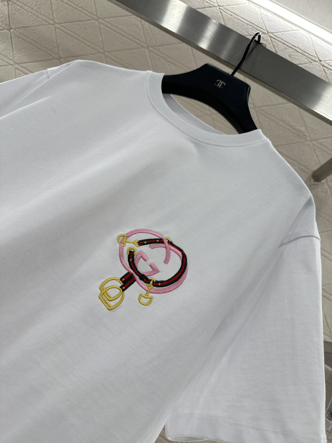♥Gucc*♥2025新品上架 贺岁圆领徽标刺绣𝑇𝑒𝑒新年贺岁系列#定制YB原生全棉材质，质感细腻，舒适