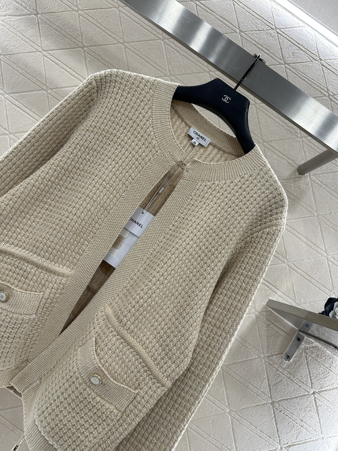 ♥Chane*♥2025新品上架 圆领针织开衫定制YB棉毛纱线织造，细腻舒适，品相高级，圆领针织开衫版型