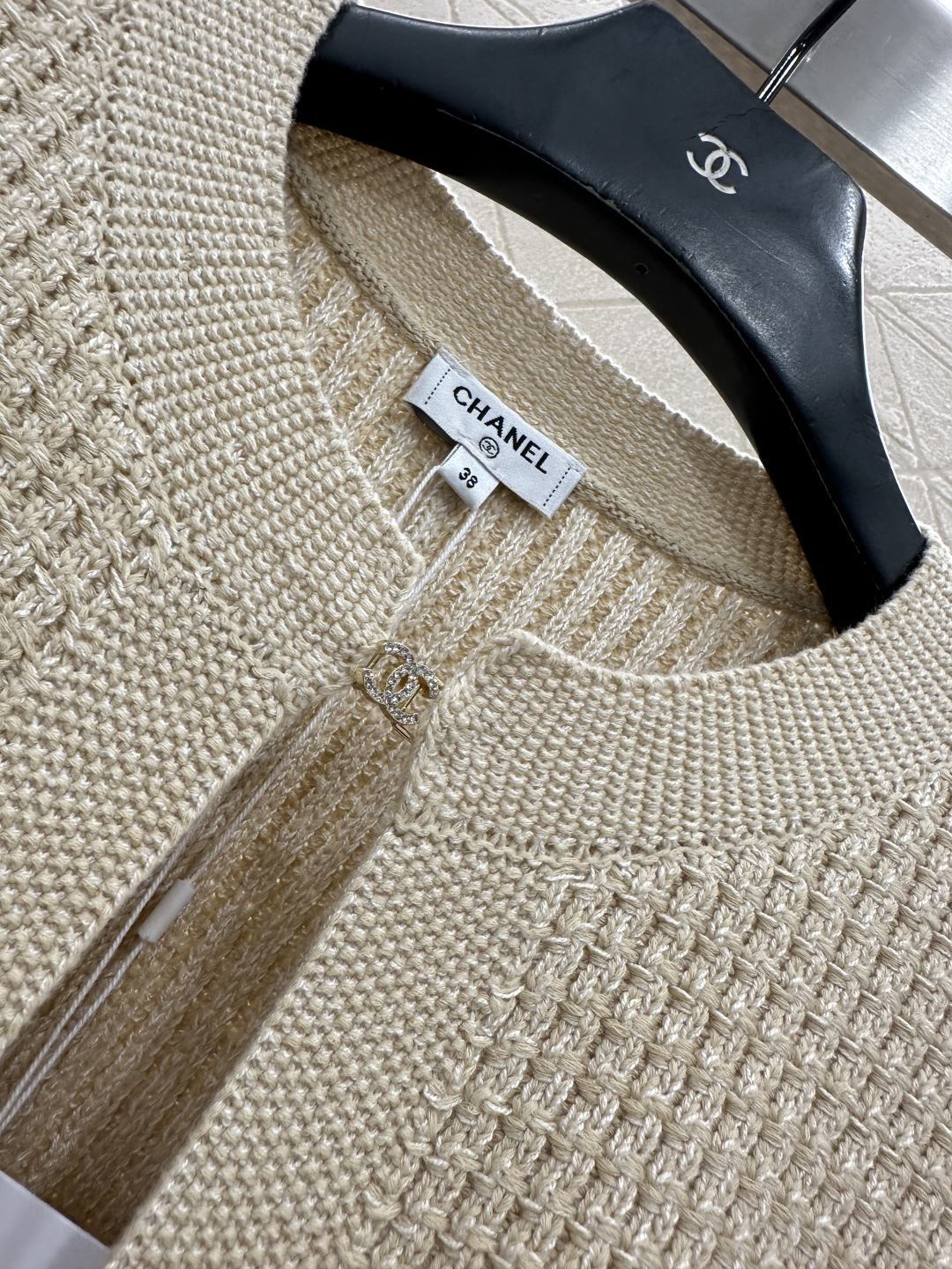 ♥Chane*♥2025新品上架 圆领针织开衫定制YB棉毛纱线织造，细腻舒适，品相高级，圆领针织开衫版型