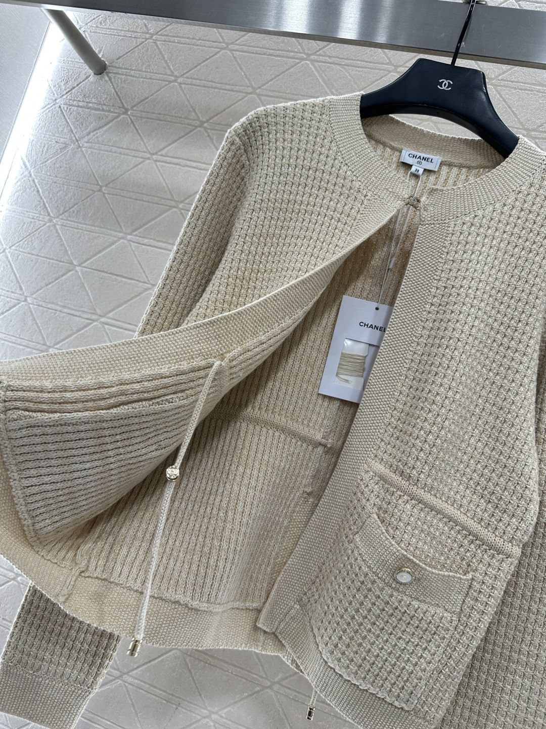♥Chane*♥2025新品上架 圆领针织开衫定制YB棉毛纱线织造，细腻舒适，品相高级，圆领针织开衫版型