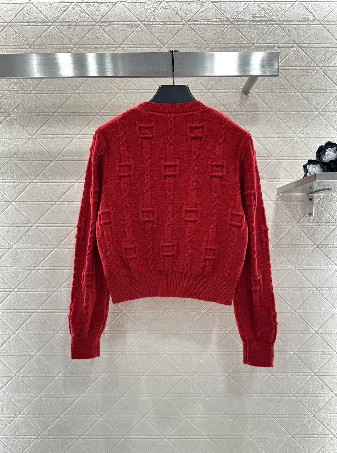 ♥Celin*♥2025新品上架 圆领钩花字母套头毛衣定制YB羊毛纱线织造，质感高级，舒适柔软，圆领长袖