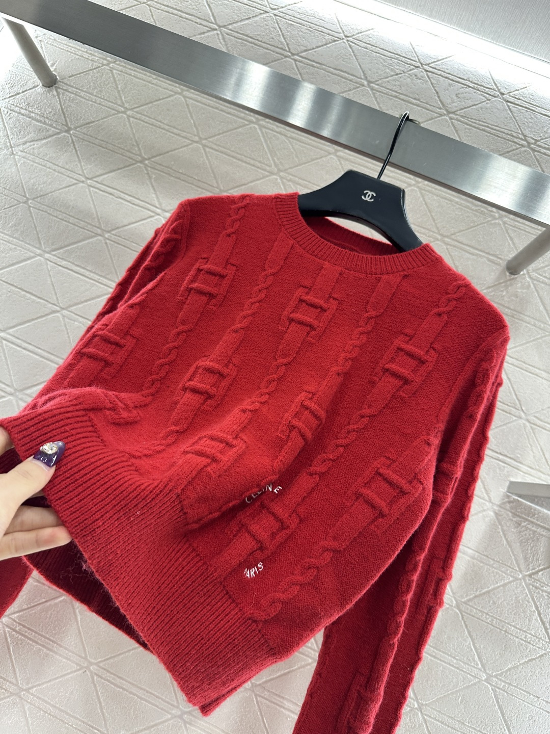 ♥Celin*♥2025新品上架 圆领钩花字母套头毛衣定制YB羊毛纱线织造，质感高级，舒适柔软，圆领长袖