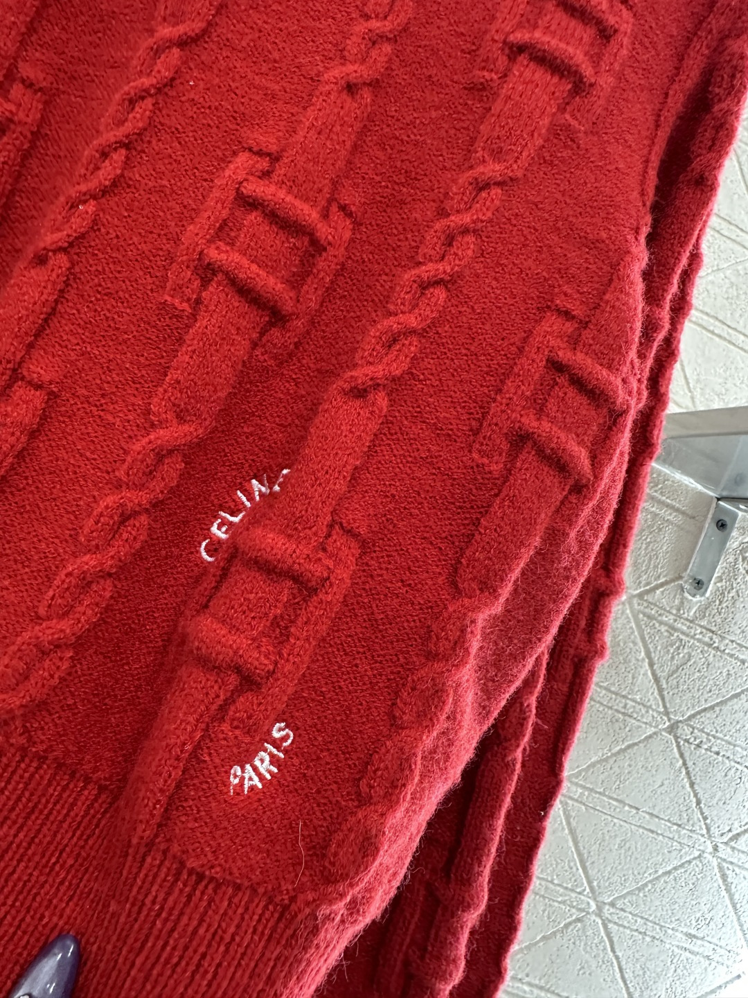 ♥Celin*♥2025新品上架 圆领钩花字母套头毛衣定制YB羊毛纱线织造，质感高级，舒适柔软，圆领长袖