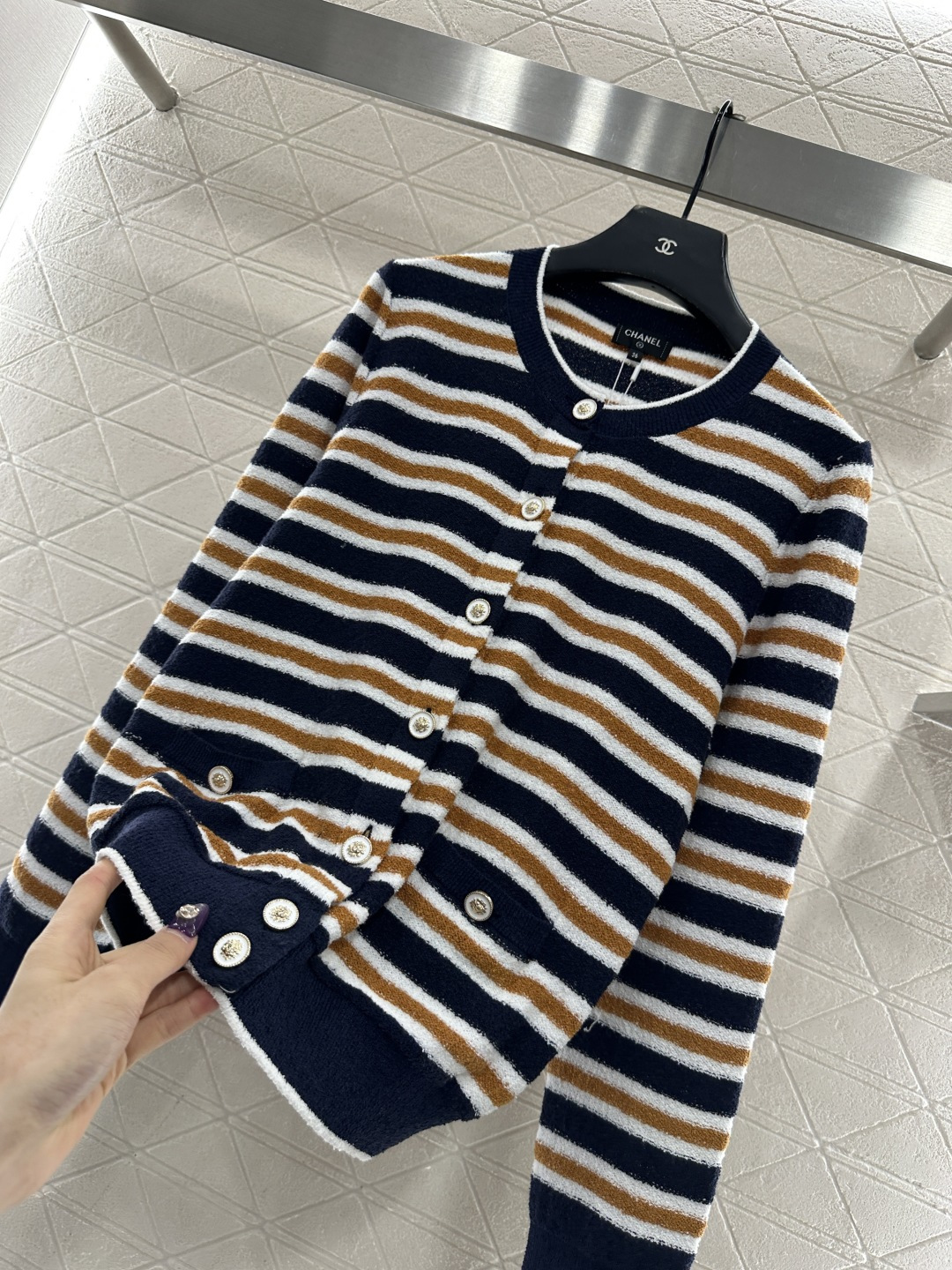 ♥Chane*♥2025新品上架 圆领针织条纹开衫定制YB棉毛纱线织造，柔软细腻，质感舒适，圆领开衫剪裁