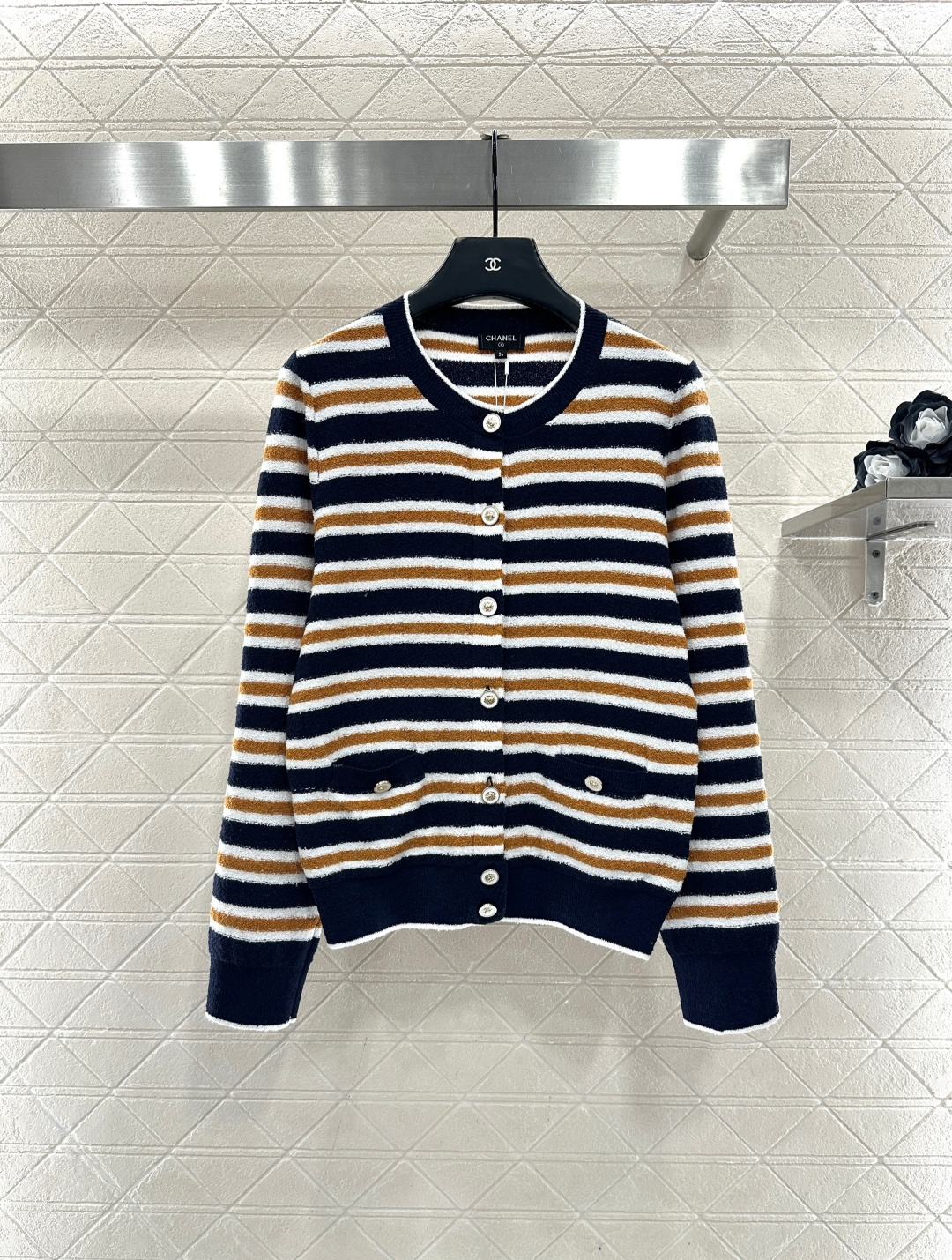 ♥Chane*♥2025新品上架 圆领针织条纹开衫定制YB棉毛纱线织造，柔软细腻，质感舒适，圆领开衫剪裁