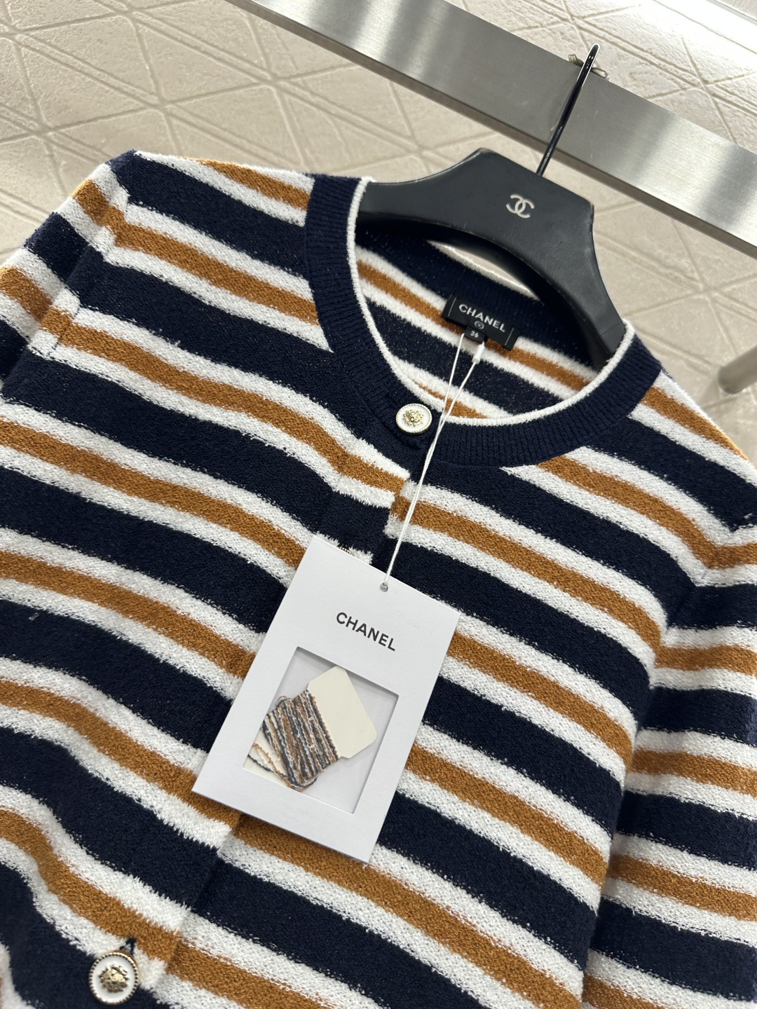 ♥Chane*♥2025新品上架 圆领针织条纹开衫定制YB棉毛纱线织造，柔软细腻，质感舒适，圆领开衫剪裁