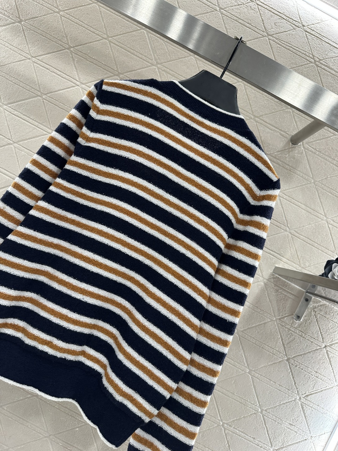 ♥Chane*♥2025新品上架 圆领针织条纹开衫定制YB棉毛纱线织造，柔软细腻，质感舒适，圆领开衫剪裁