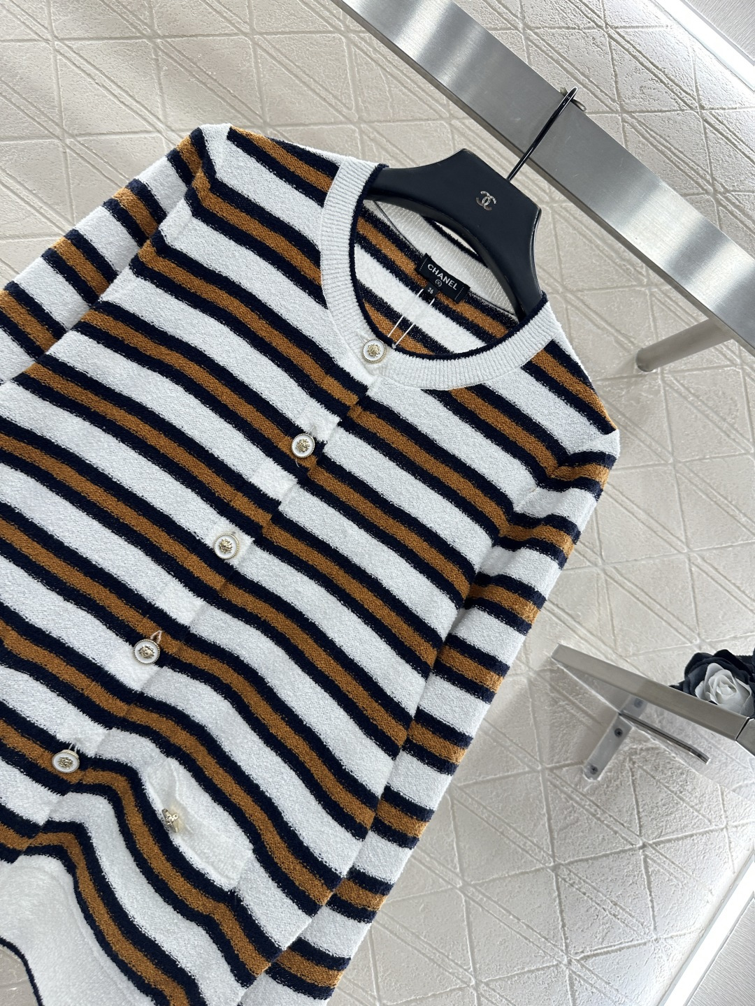♥Chane*♥2025新品上架 圆领针织条纹开衫定制YB棉毛纱线织造，柔软细腻，质感舒适，圆领开衫剪裁