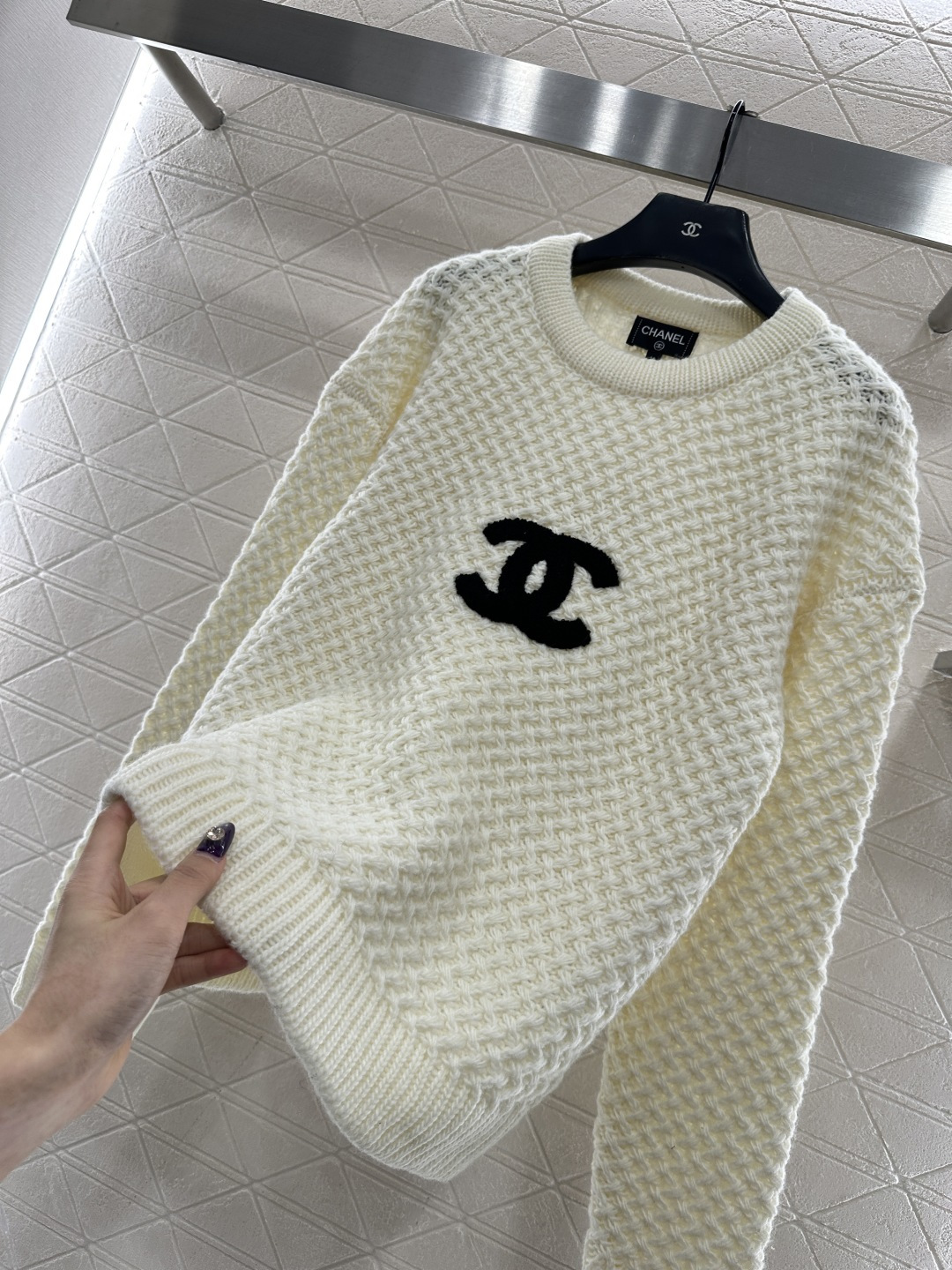 ♥Chane*♥2025新品上架 刺绣字母徽标针织毛衣定制YB羊毛纱线织造，穿搭舒适，质感十足，圆领落肩