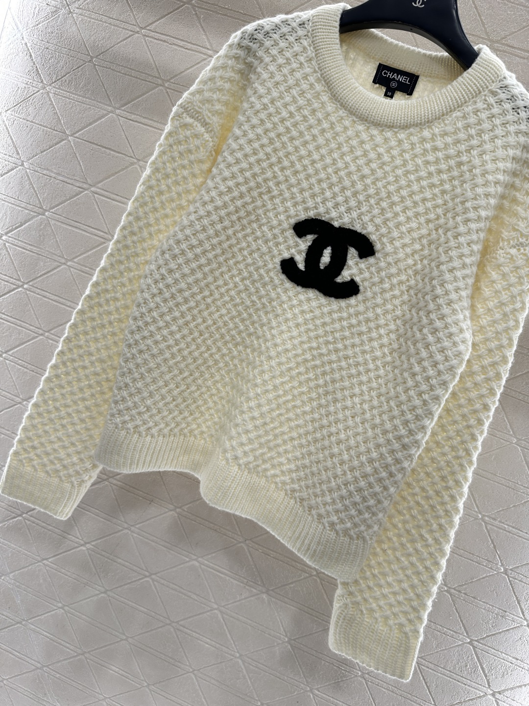 ♥Chane*♥2025新品上架 刺绣字母徽标针织毛衣定制YB羊毛纱线织造，穿搭舒适，质感十足，圆领落肩