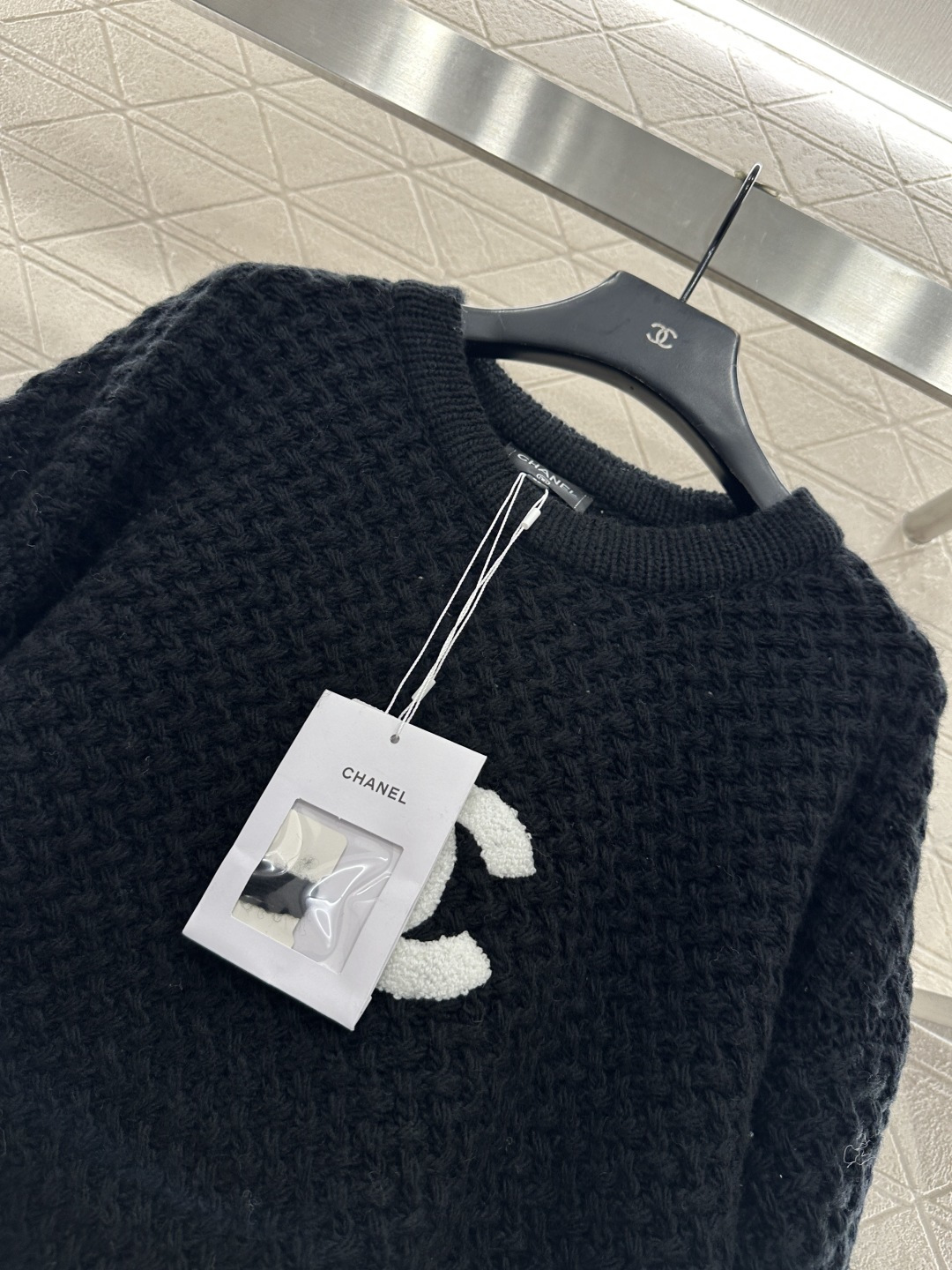 ♥Chane*♥2025新品上架 刺绣字母徽标针织毛衣定制YB羊毛纱线织造，穿搭舒适，质感十足，圆领落肩