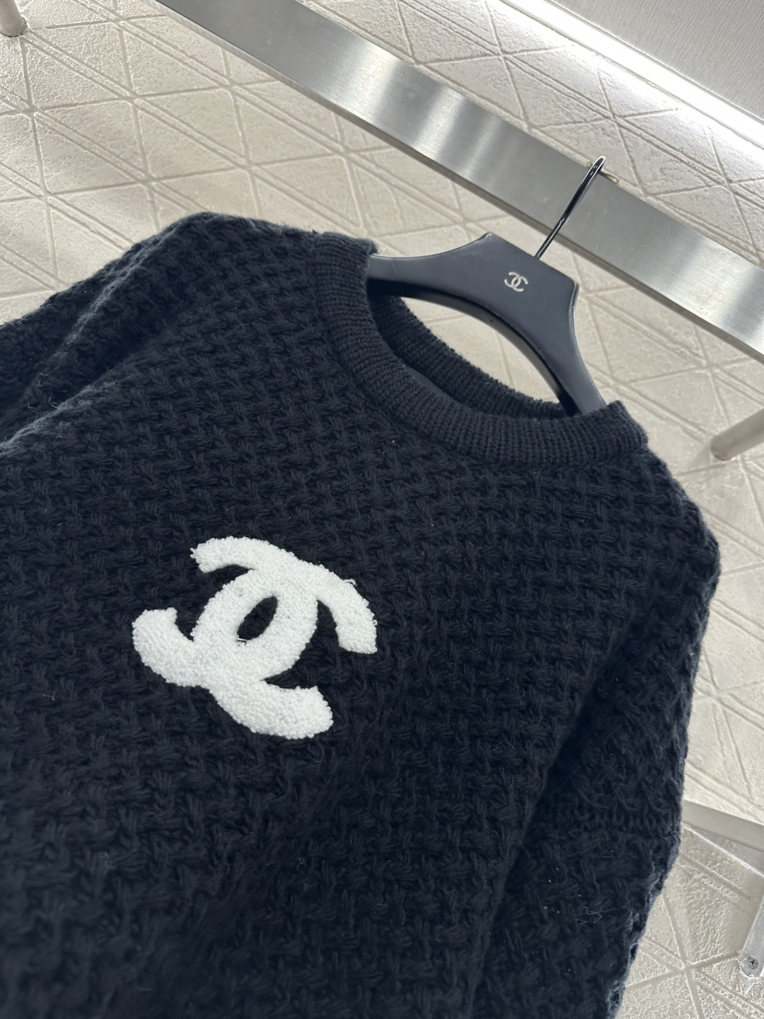 ♥Chane*♥2025新品上架 刺绣字母徽标针织毛衣定制YB羊毛纱线织造，穿搭舒适，质感十足，圆领落肩