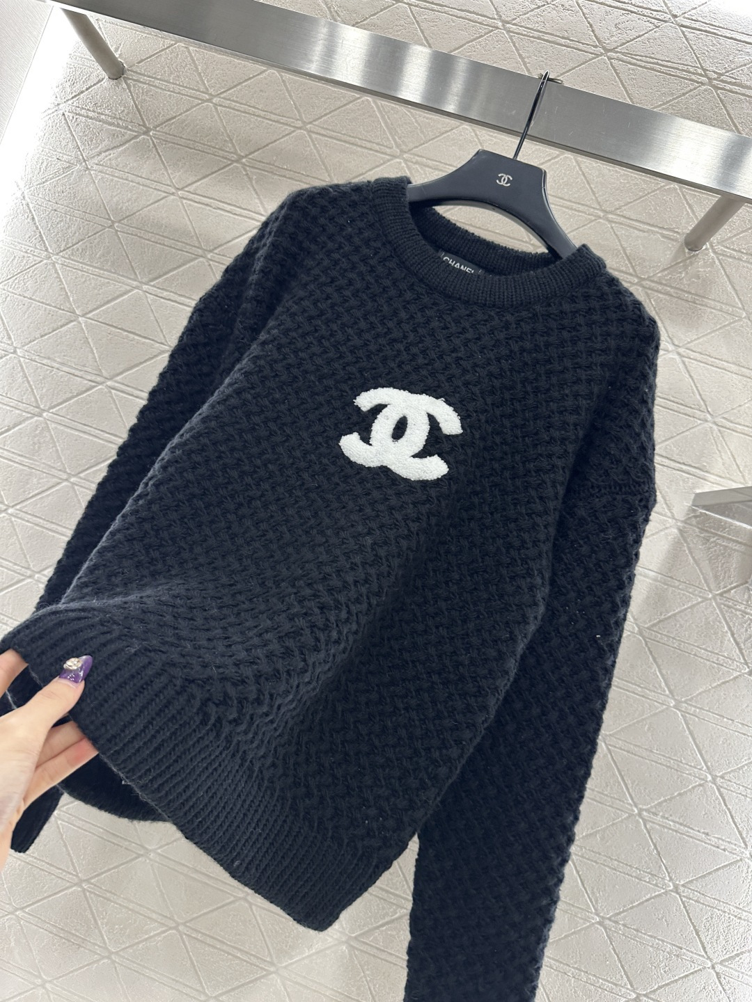 ♥Chane*♥2025新品上架 刺绣字母徽标针织毛衣定制YB羊毛纱线织造，穿搭舒适，质感十足，圆领落肩