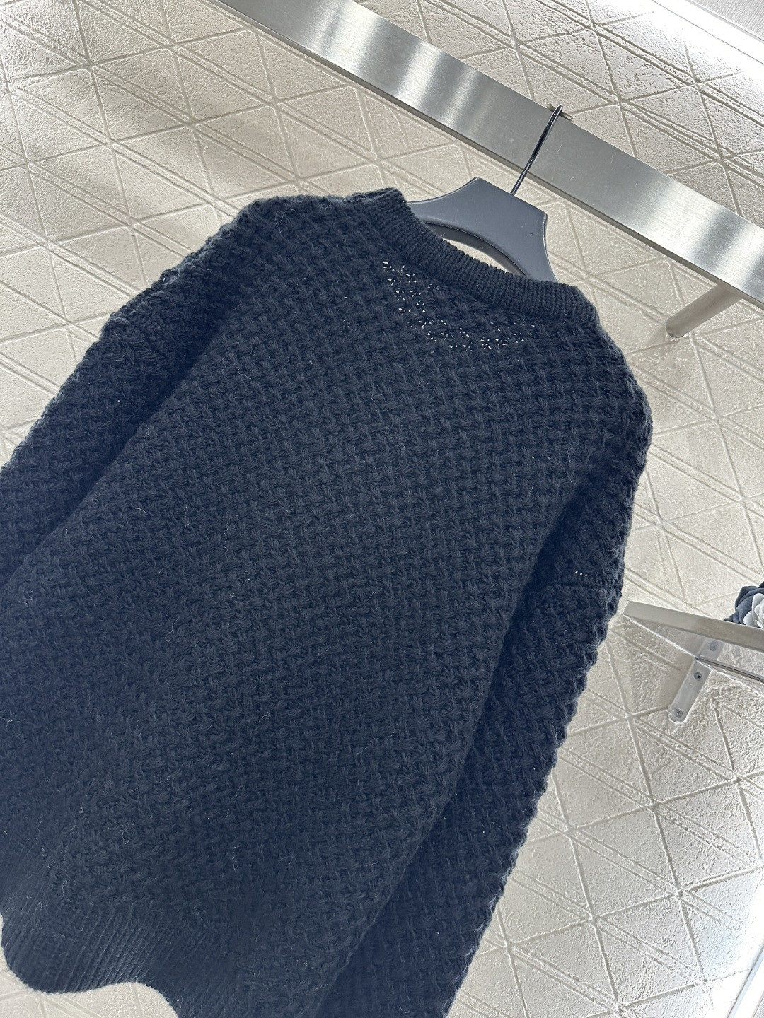 ♥Chane*♥2025新品上架 刺绣字母徽标针织毛衣定制YB羊毛纱线织造，穿搭舒适，质感十足，圆领落肩