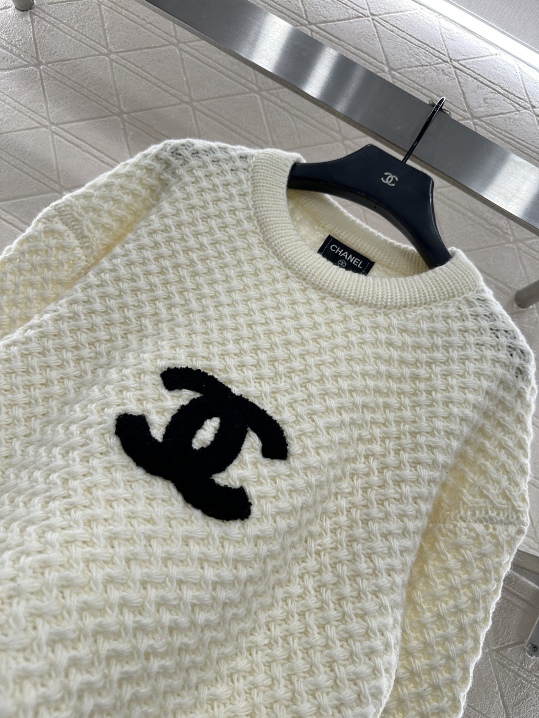 ♥Chane*♥2025新品上架 刺绣字母徽标针织毛衣定制YB羊毛纱线织造，穿搭舒适，质感十足，圆领落肩