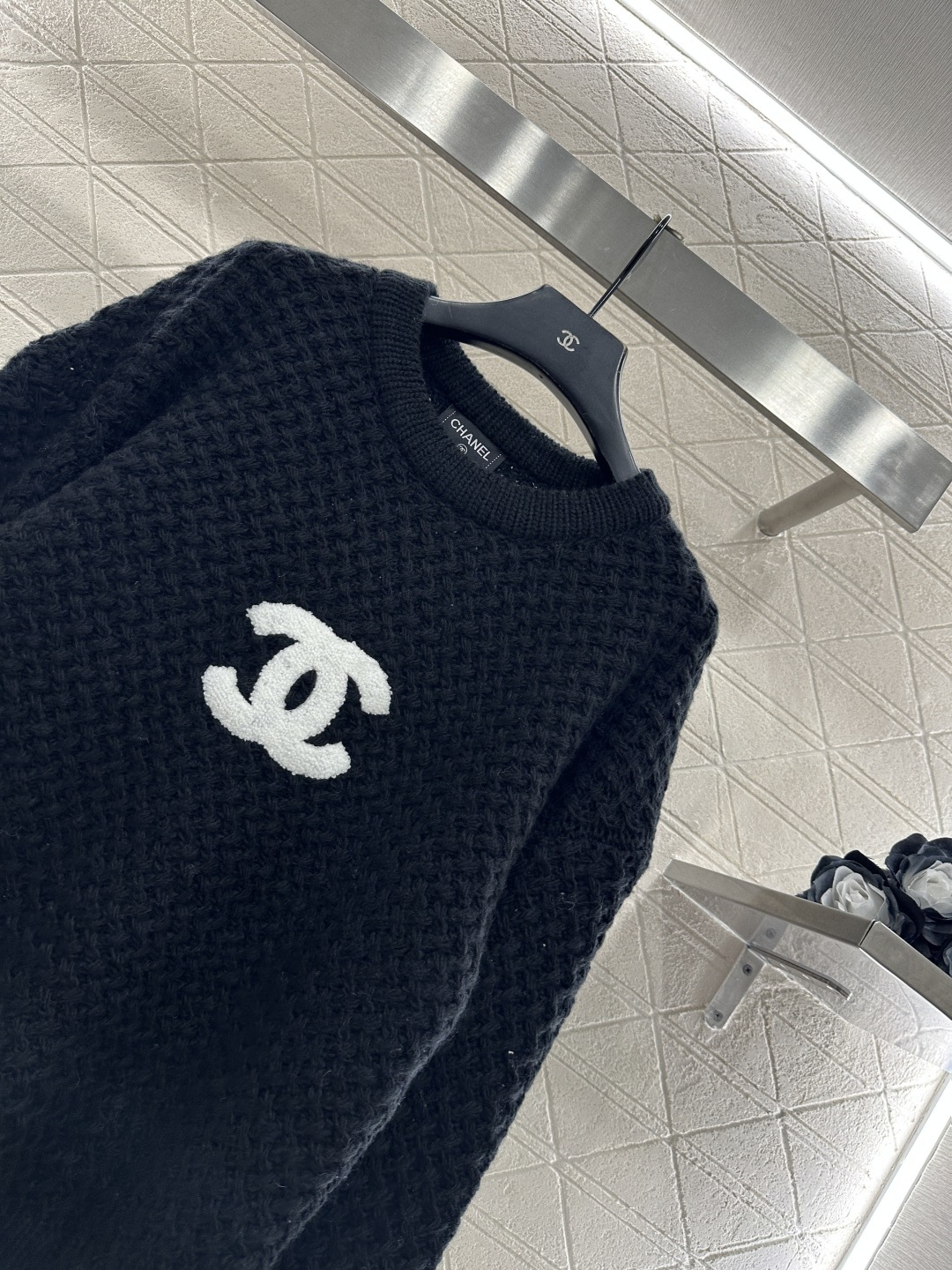 ♥Chane*♥2025新品上架 刺绣字母徽标针织毛衣定制YB羊毛纱线织造，穿搭舒适，质感十足，圆领落肩