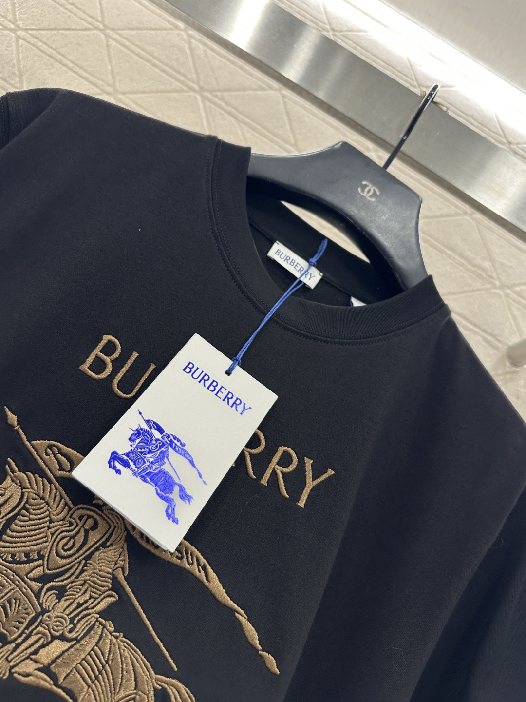 ♥BBR*♥2025新品上架 圆领战马徽标𝑇𝑒𝑒定制YB原生全棉材质，质感细腻，舒适透气，宽松短袖裁剪，