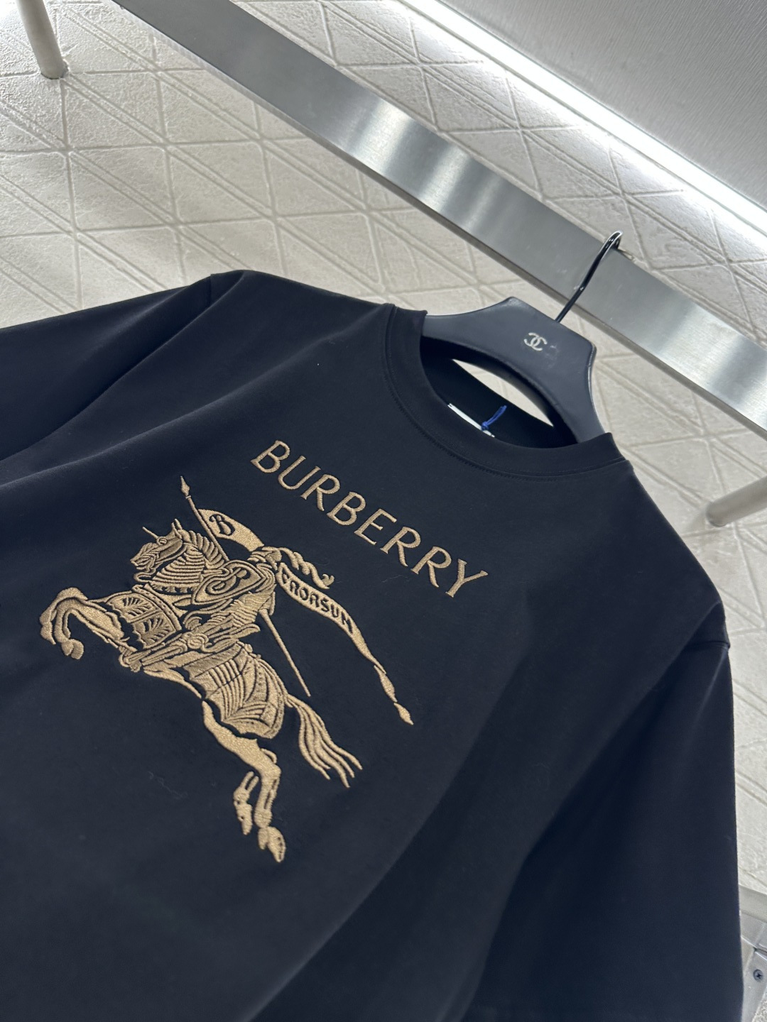 ♥BBR*♥2025新品上架 圆领战马徽标𝑇𝑒𝑒定制YB原生全棉材质，质感细腻，舒适透气，宽松短袖裁剪，