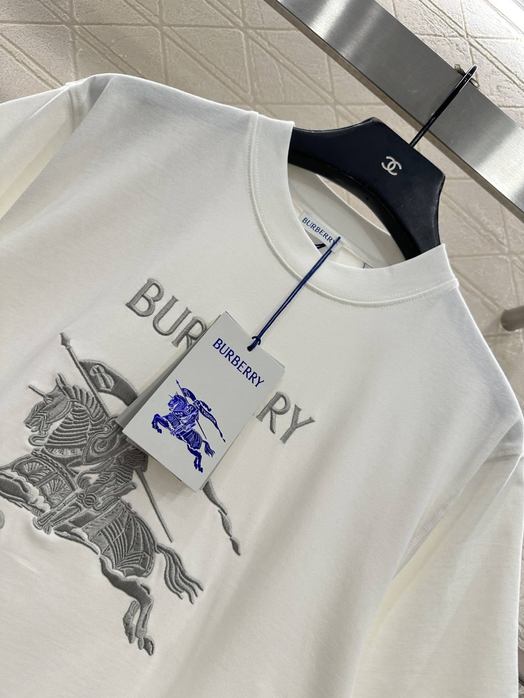 ♥BBR*♥2025新品上架 圆领战马徽标𝑇𝑒𝑒定制YB原生全棉材质，质感细腻，舒适透气，宽松短袖裁剪，