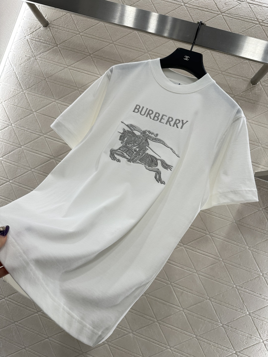 ♥BBR*♥2025新品上架 圆领战马徽标𝑇𝑒𝑒定制YB原生全棉材质，质感细腻，舒适透气，宽松短袖裁剪，