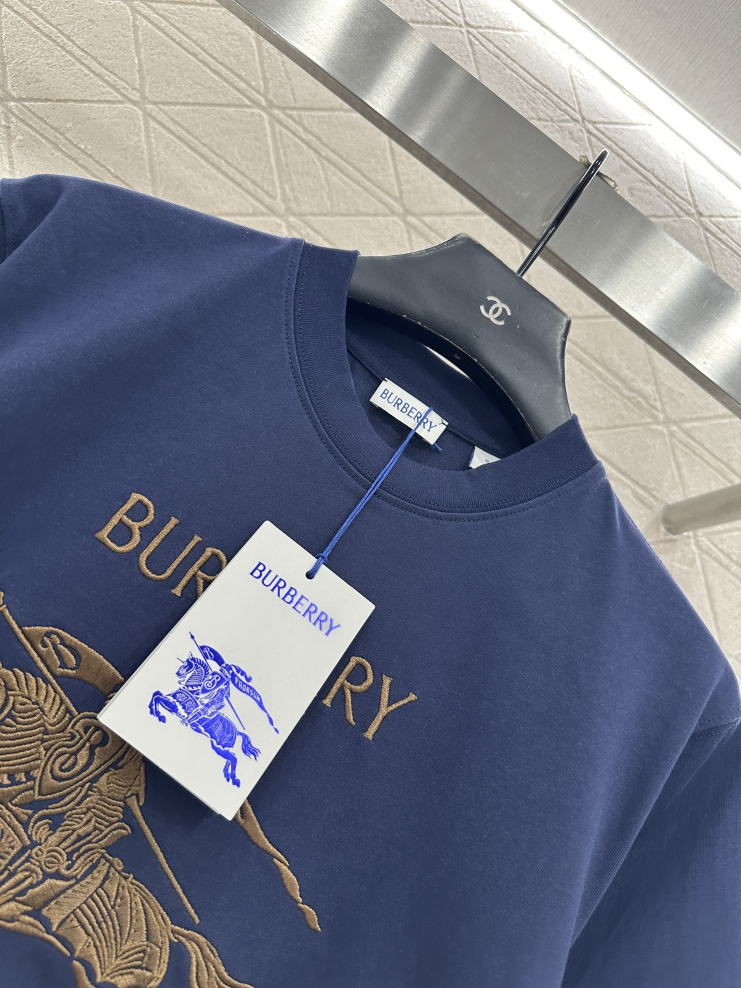 ♥BBR*♥2025新品上架 圆领战马徽标𝑇𝑒𝑒定制YB原生全棉材质，质感细腻，舒适透气，宽松短袖裁剪，