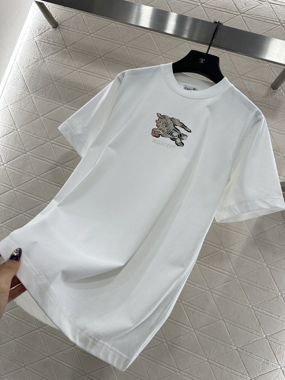 ♥BBR*♥2025新品上架 圆领战马徽标𝑇𝑒𝑒定制YB原生全棉材质，质感细腻，舒适透气，宽松短袖裁剪，