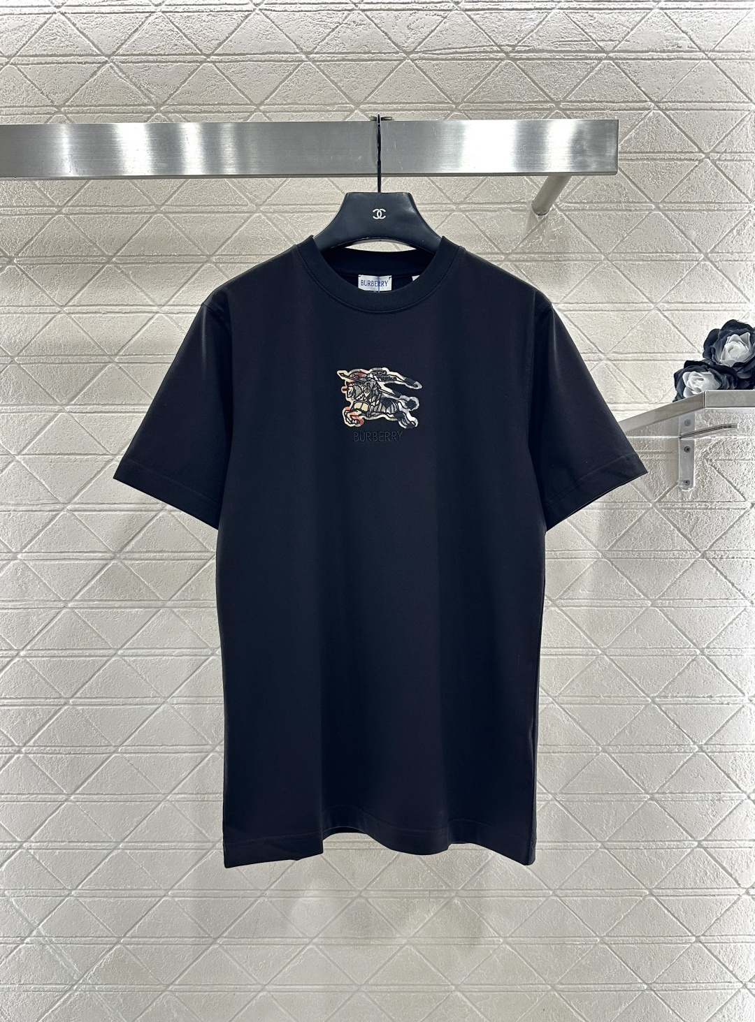 ♥BBR*♥2025新品上架 圆领战马徽标𝑇𝑒𝑒定制YB原生全棉材质，质感细腻，舒适透气，宽松短袖裁剪，