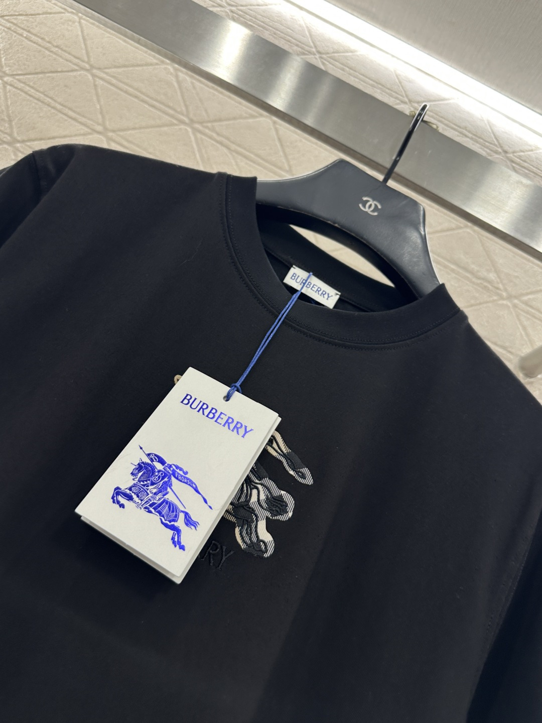 ♥BBR*♥2025新品上架 圆领战马徽标𝑇𝑒𝑒定制YB原生全棉材质，质感细腻，舒适透气，宽松短袖裁剪，