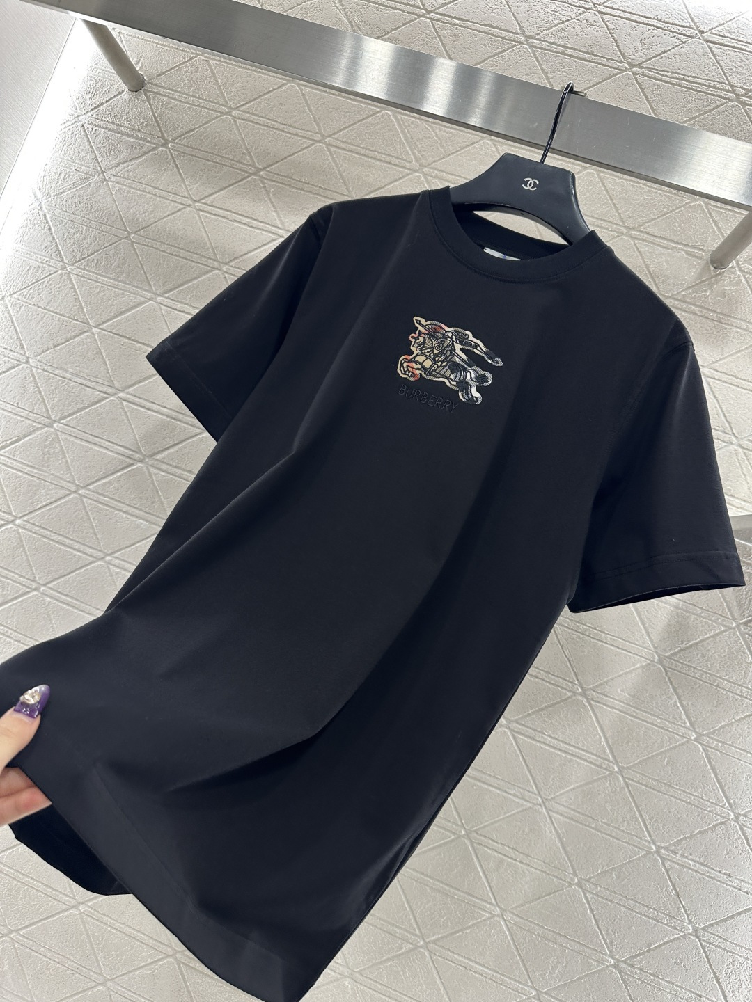 ♥BBR*♥2025新品上架 圆领战马徽标𝑇𝑒𝑒定制YB原生全棉材质，质感细腻，舒适透气，宽松短袖裁剪，