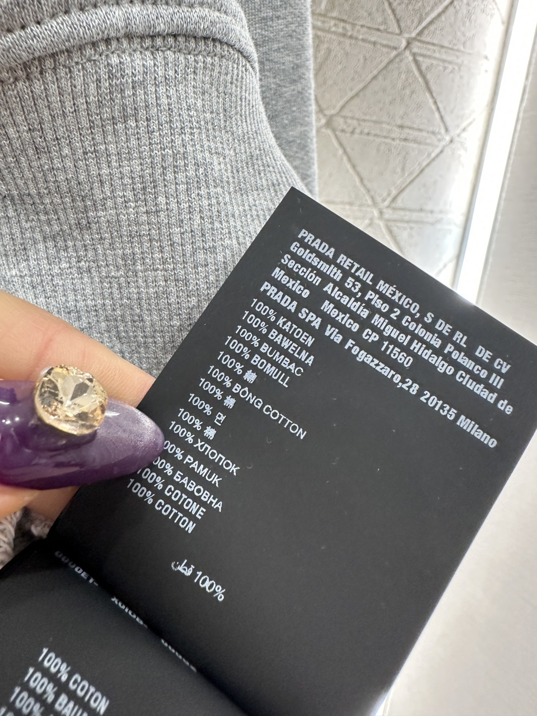 ♥Miumi*♥2025新品上架 翻领斜拉链卫衣定制YB进口原生全棉织造，细腻柔软，高级有型，翻领拉链卫