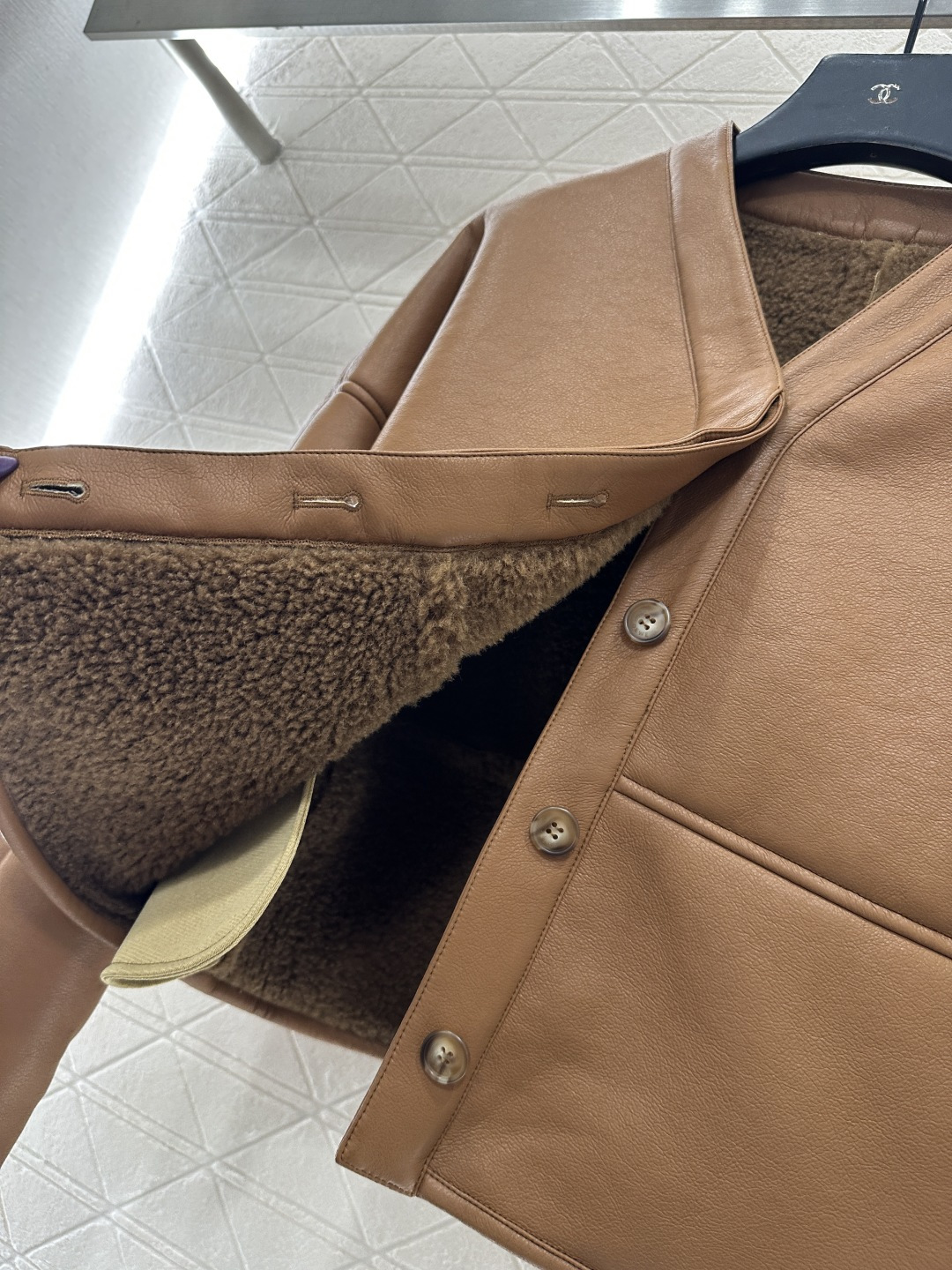 ♥Loew*♥2025新品上架 环保皮毛一体外套定制YB进口环保皮毛一体材质，外层御寒皮革面，细腻光滑，