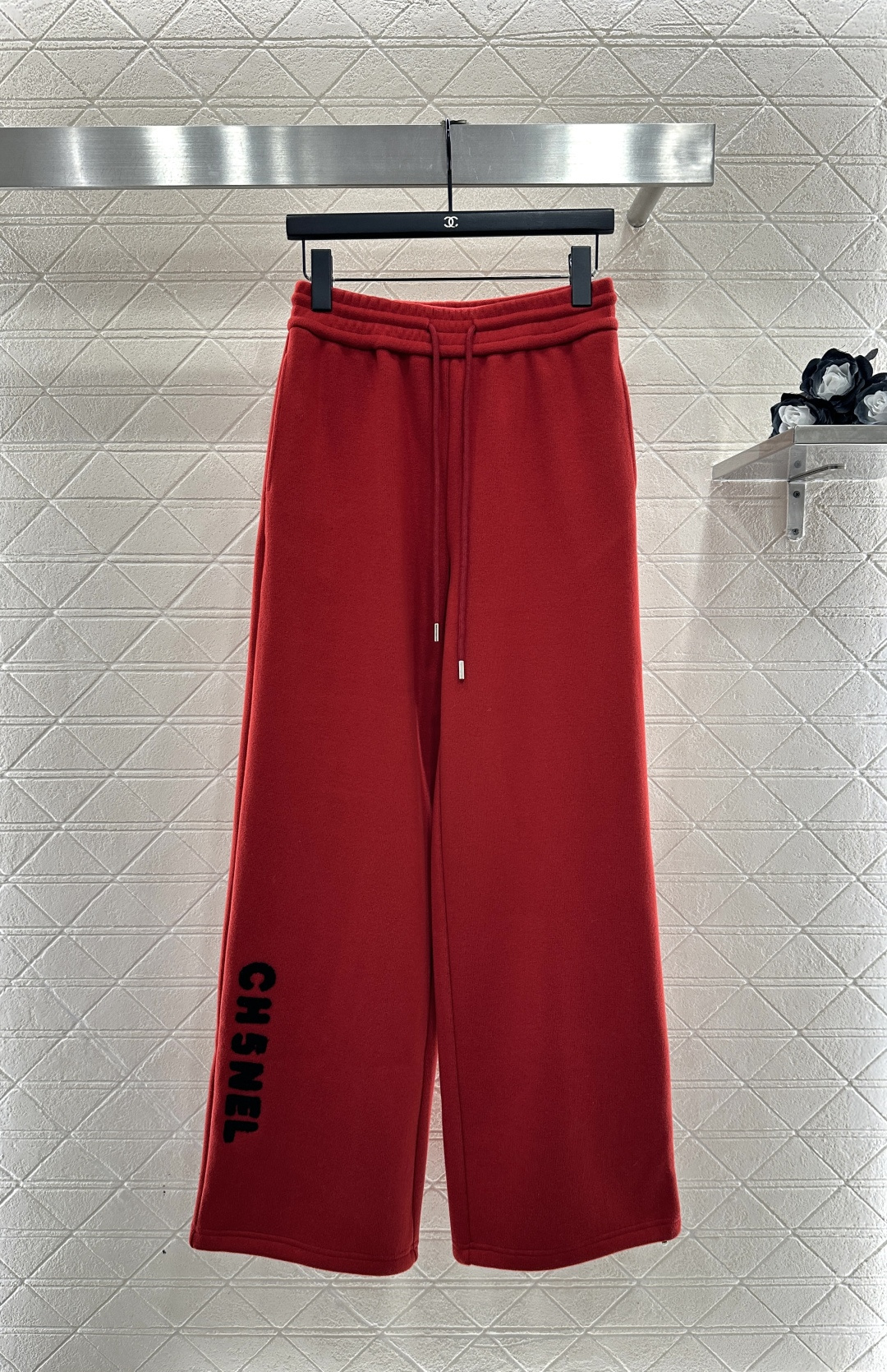 ♥Chane*♥2025新品上架 翻领半开襟卫衣长裤套装定制YB进口锦纶混纺材质，柔软亲肤，穿搭时髦，毛